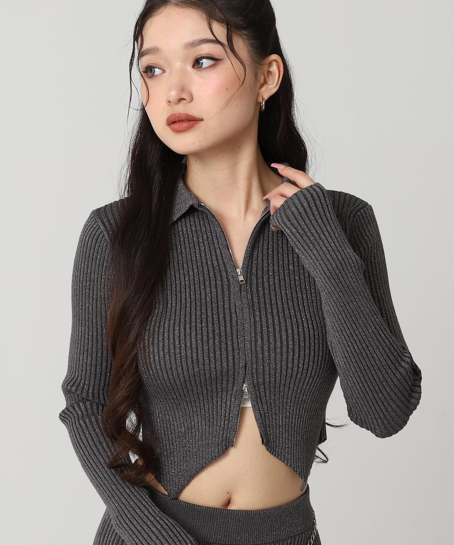 ダークグレー