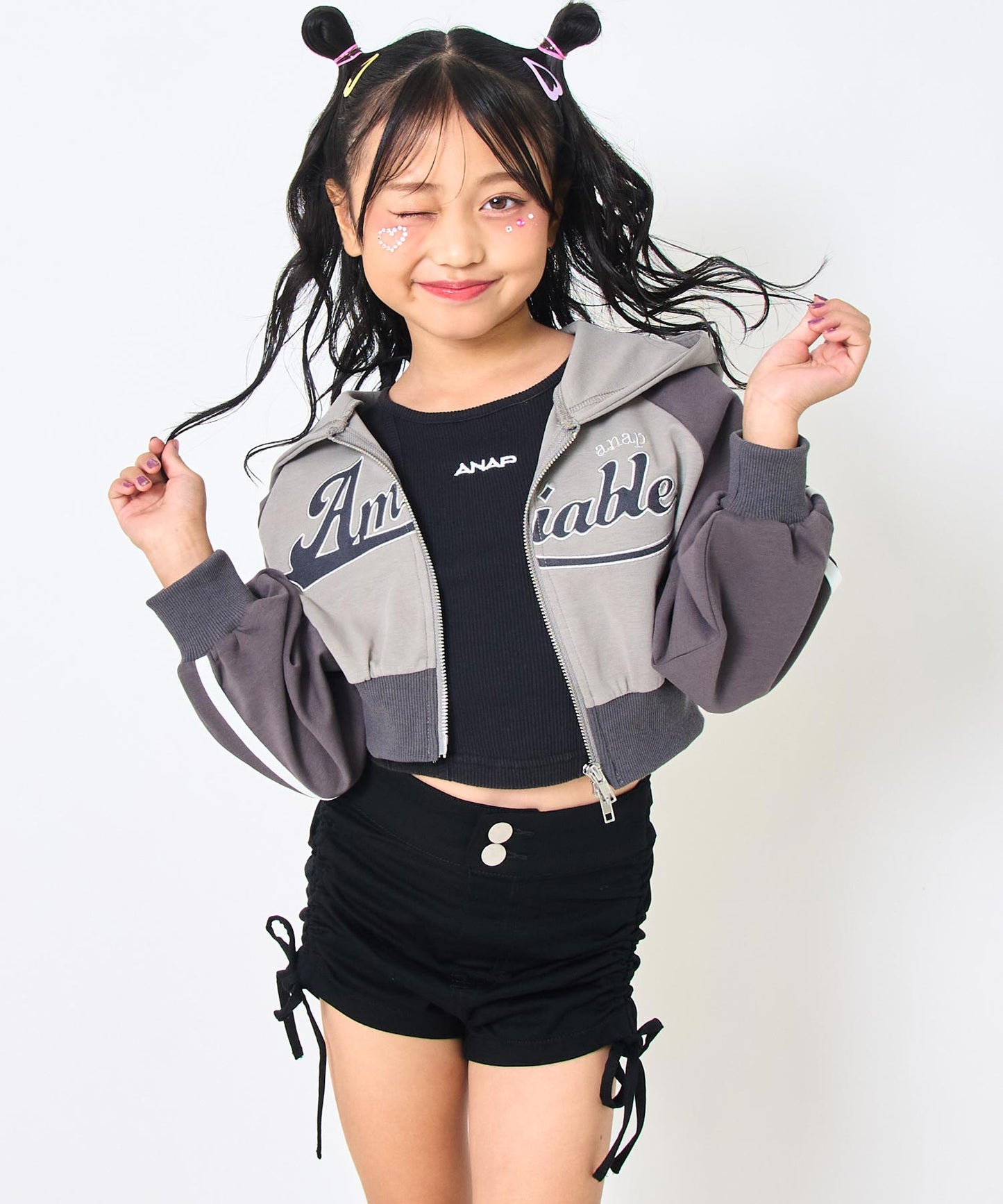 ブラック(120サイズ着用/身長:約128cm)