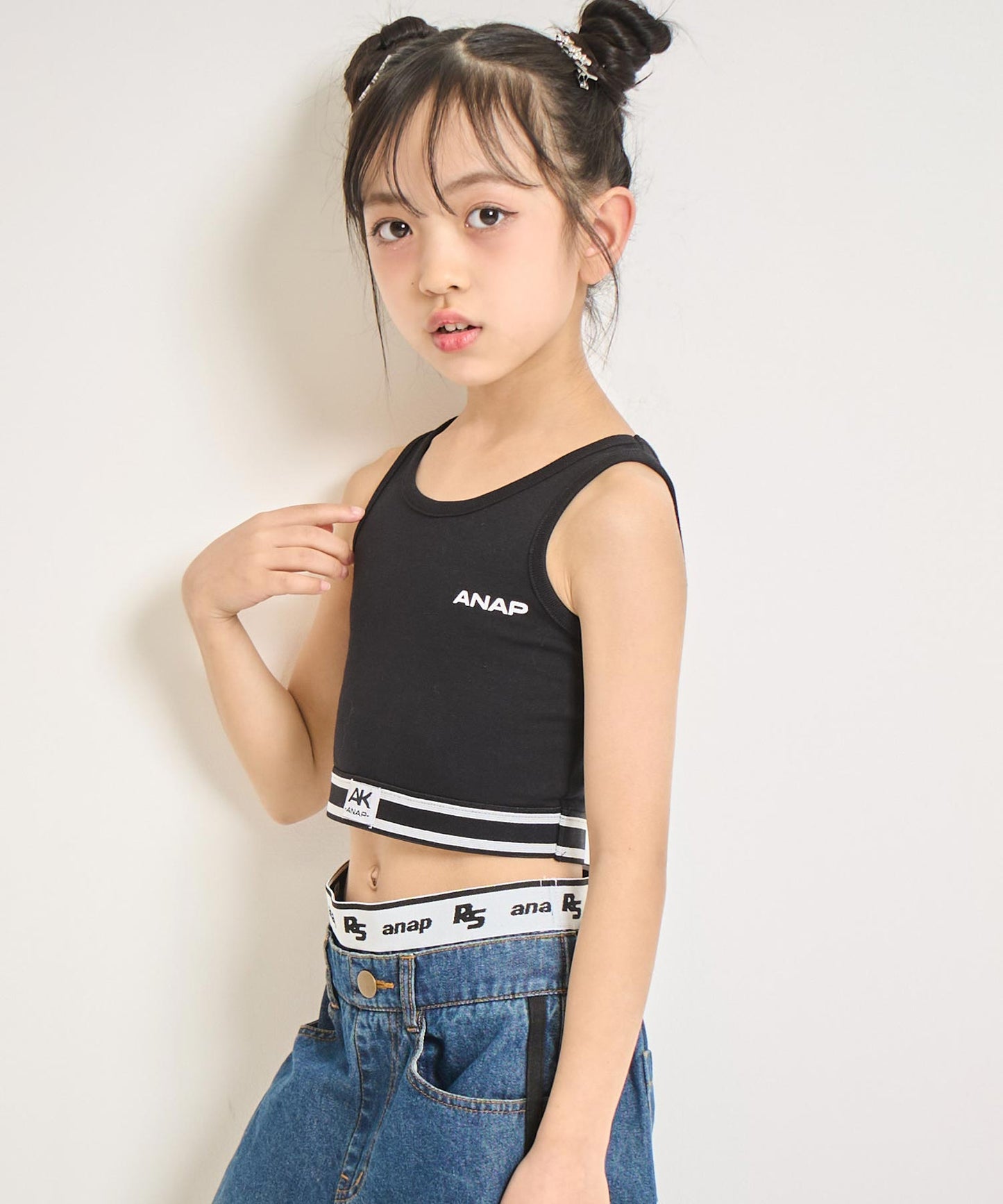 ブラック(120サイズ着用/身長:約124cm)