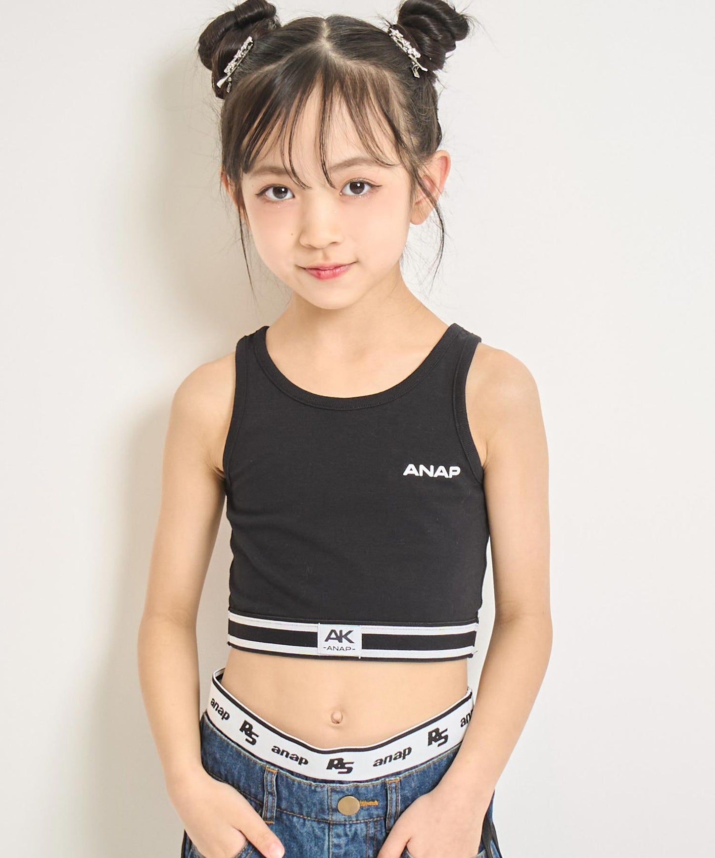 ブラック(120サイズ着用/身長:約124cm)