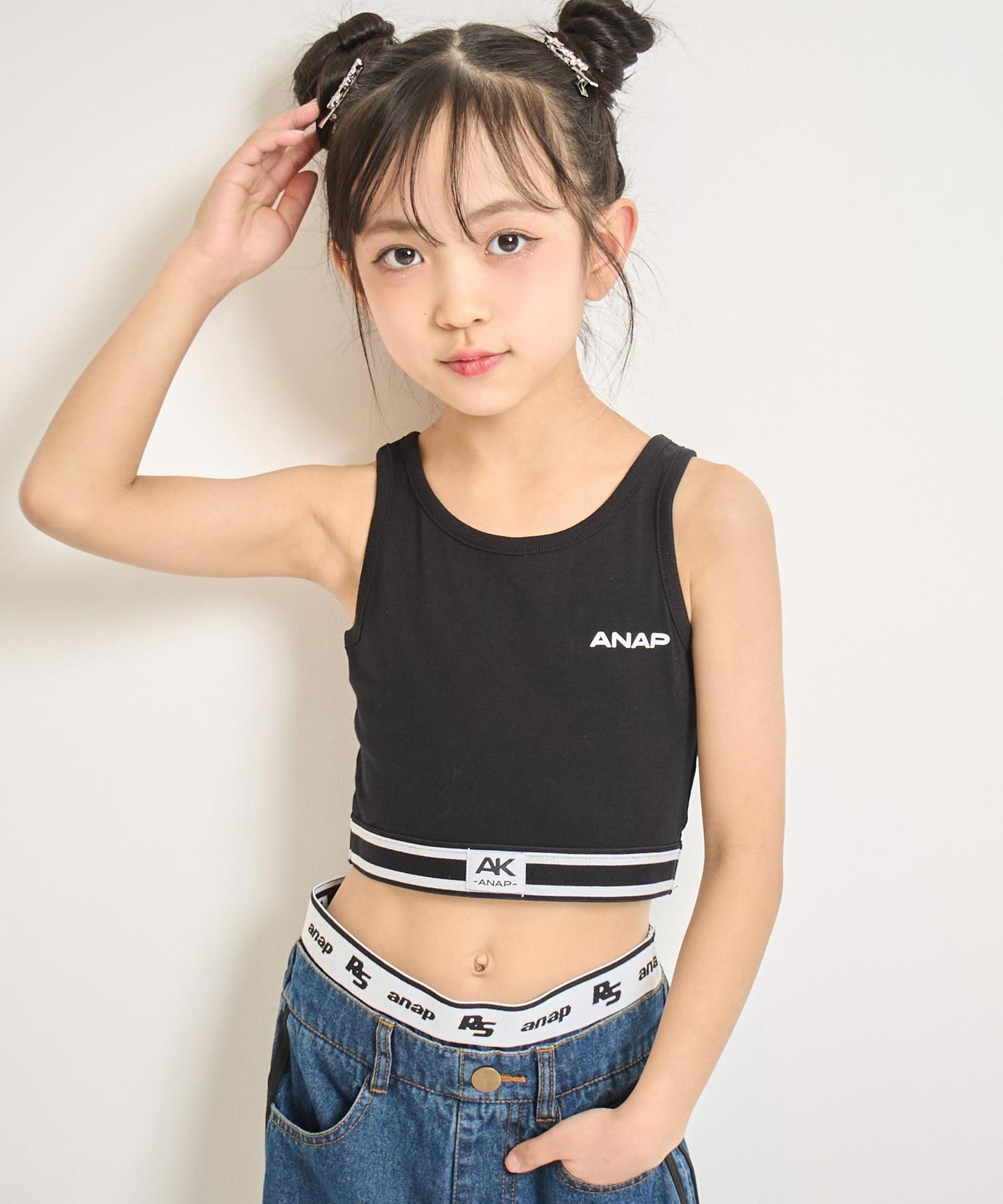 ブラック(120サイズ着用/身長:約124cm)