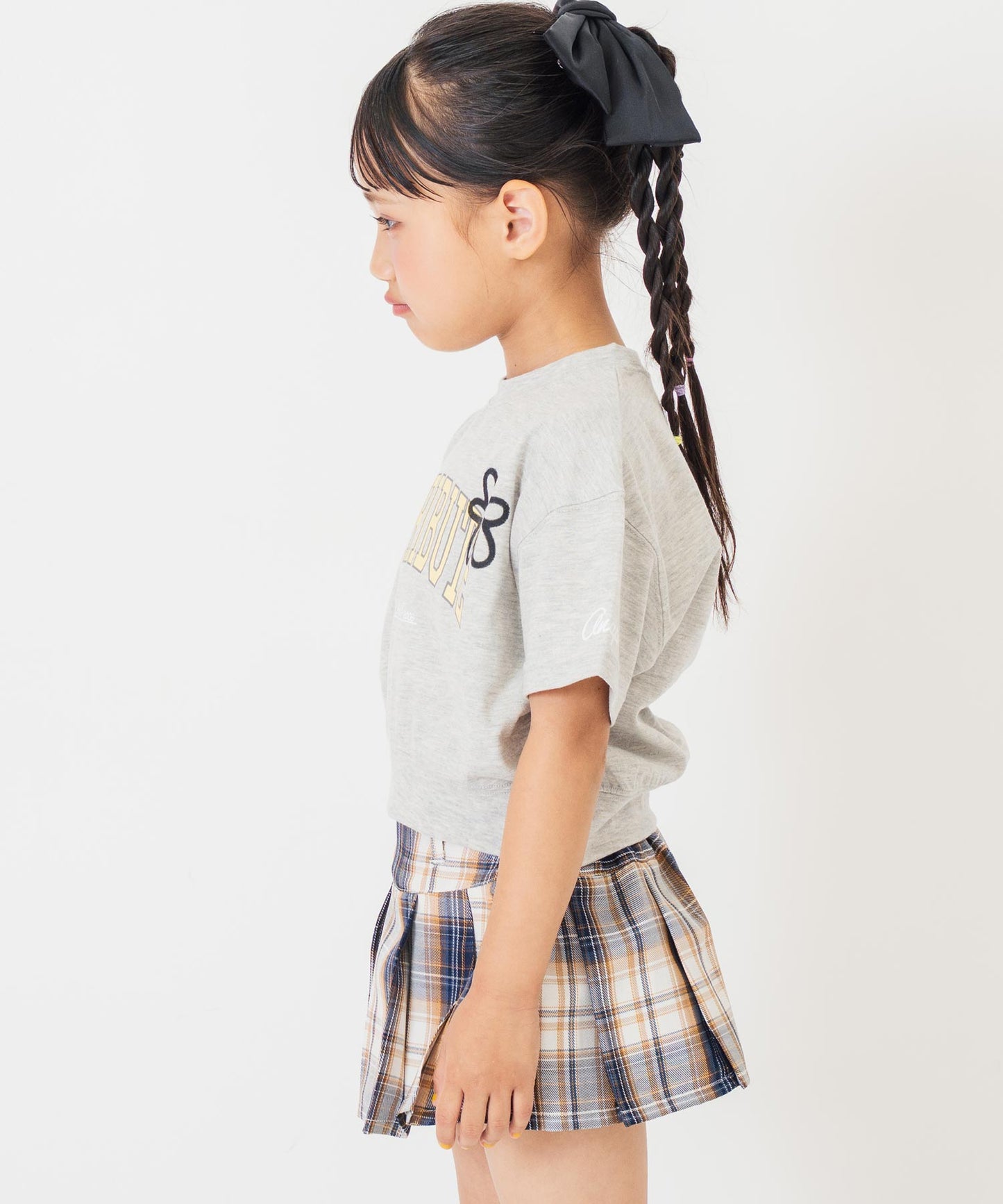 カレッジ フラワー スプレー クロップド Tシャツ 【ジュニアお揃い)】423-3430