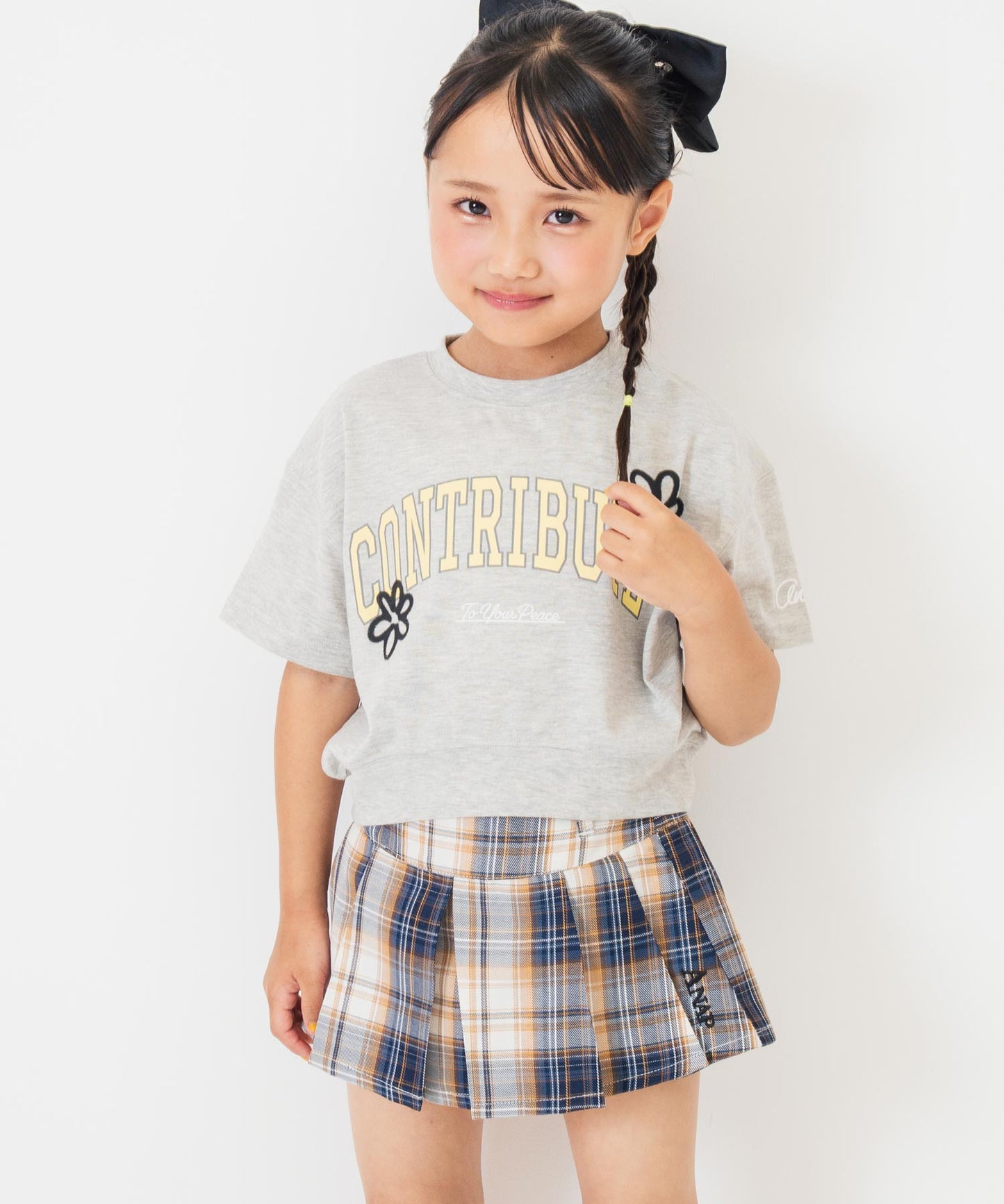 カレッジ フラワー スプレー クロップド Tシャツ 【ジュニアお揃い)】423-3430