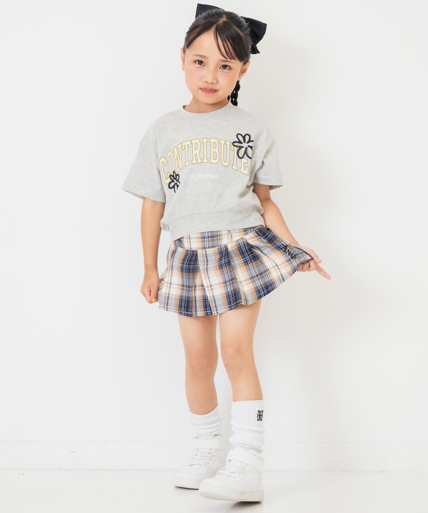 カレッジ フラワー スプレー クロップド Tシャツ 【ジュニアお揃い)】423-3430