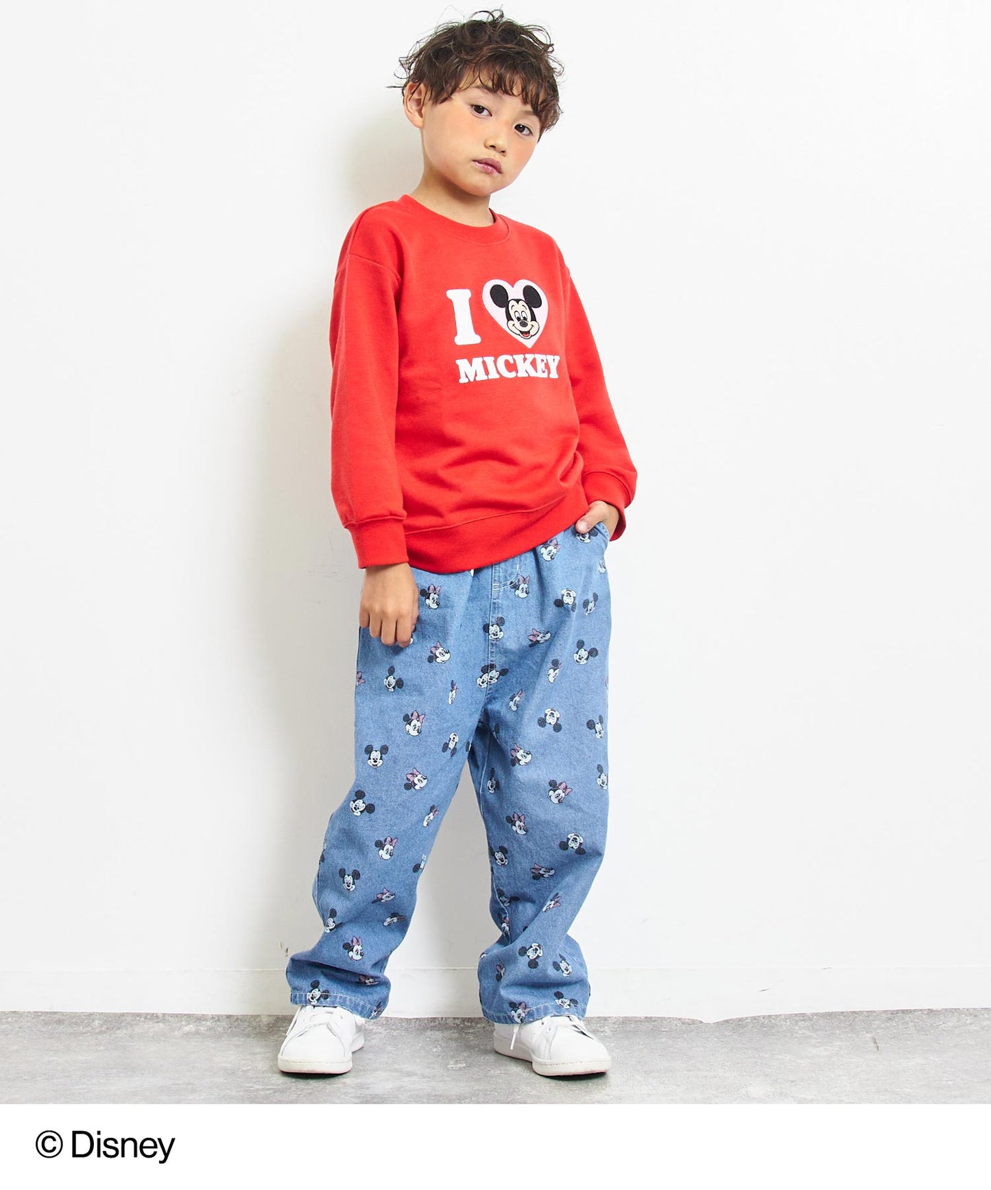 レッド(130サイズ着用/身長:約125cm)