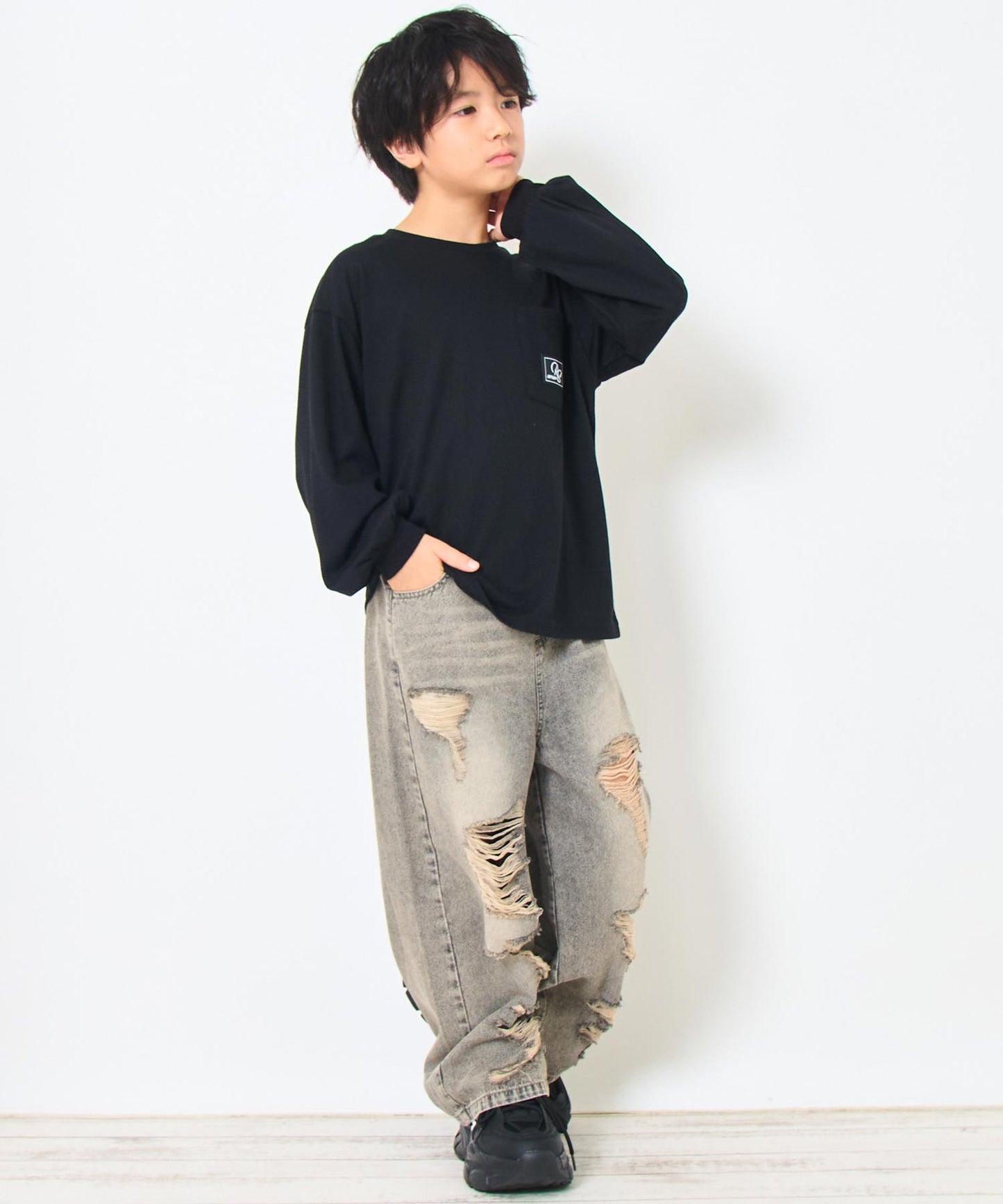 ブラック(130サイズ着用/身長:約129cm)