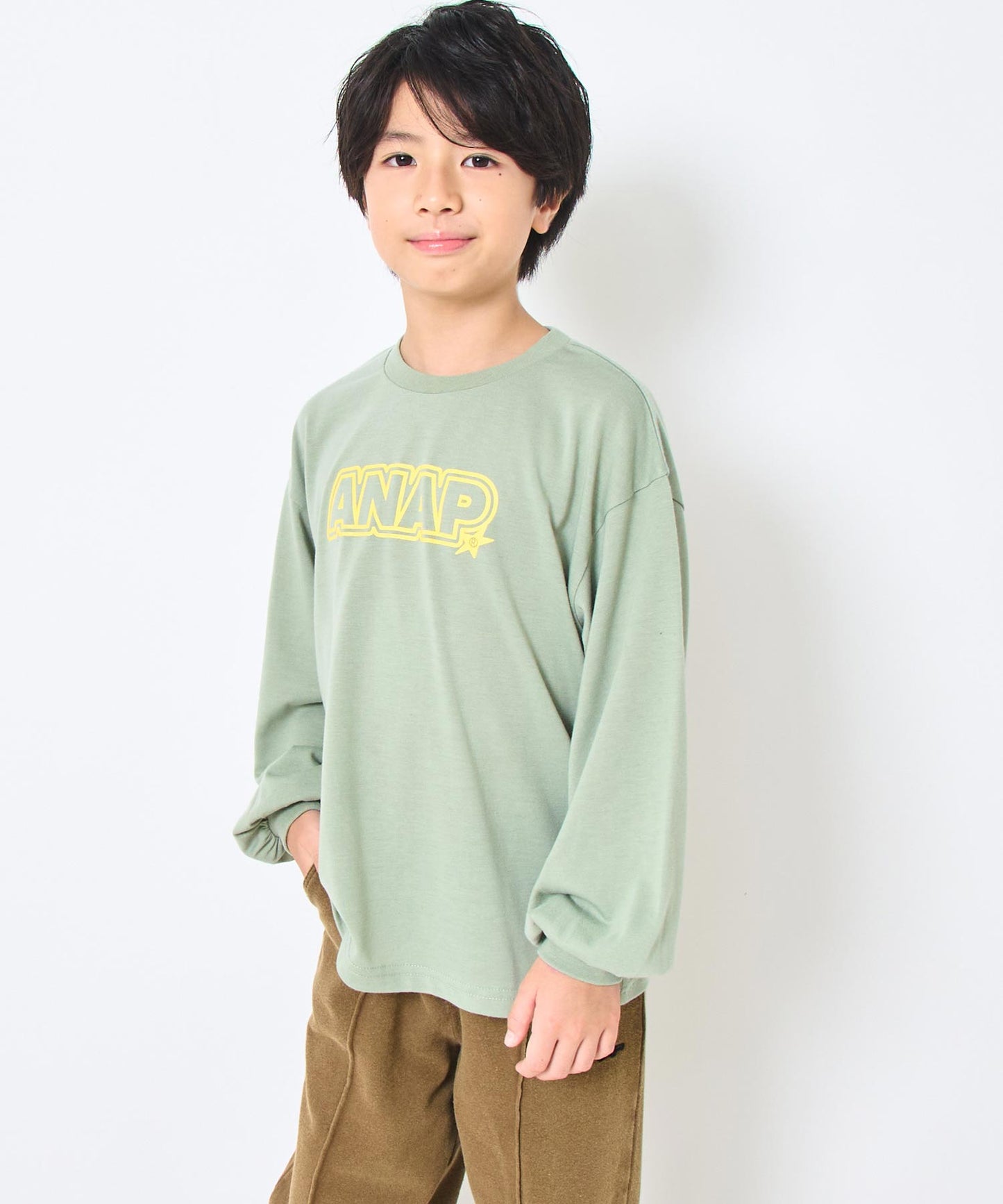 カーキ(130サイズ着用/身長:約129cm)