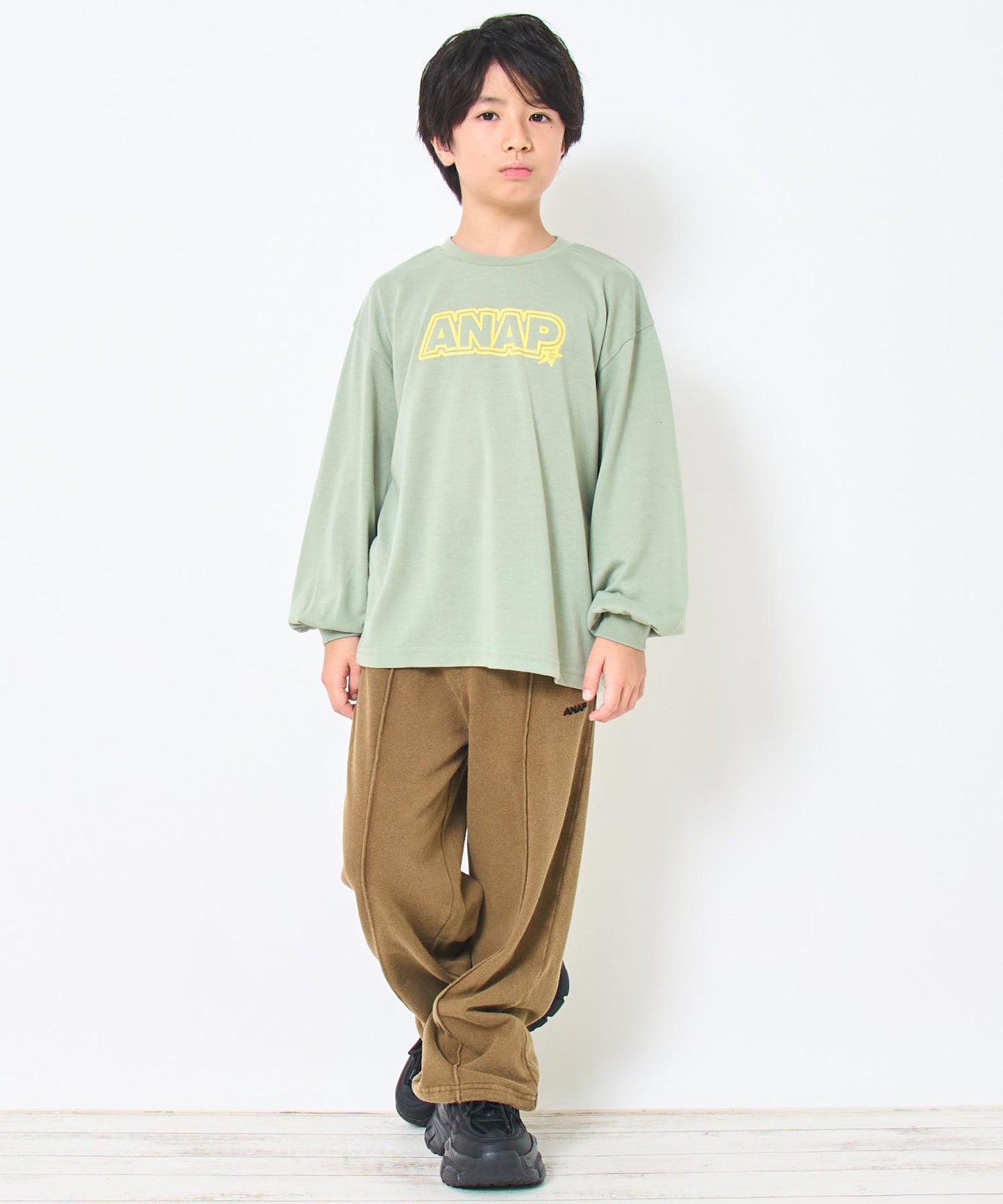 カーキ(130サイズ着用/身長:約129cm)