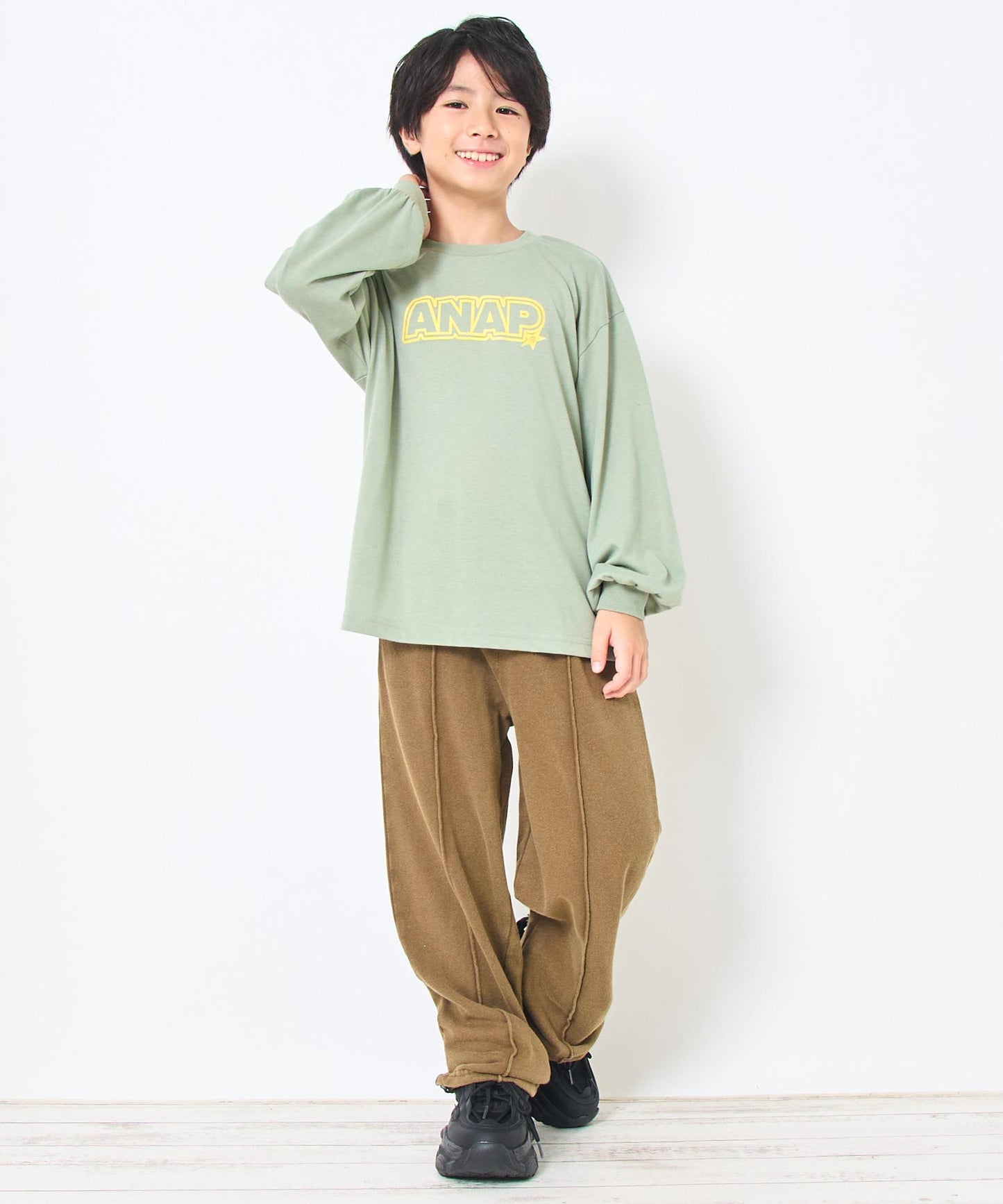 カーキ(130サイズ着用/身長:約129cm)