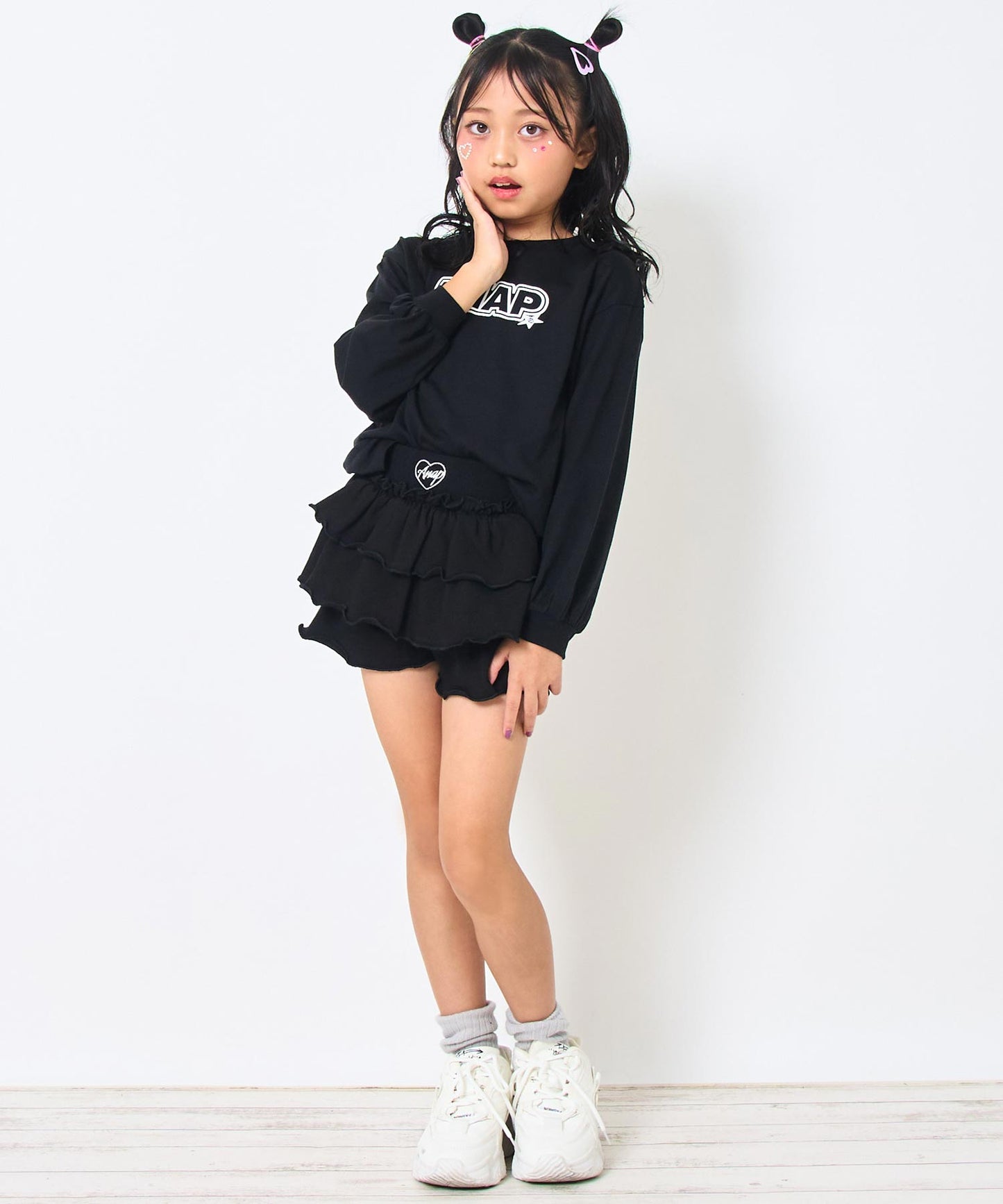 ブラック(120サイズ着用/身長:約128cm)