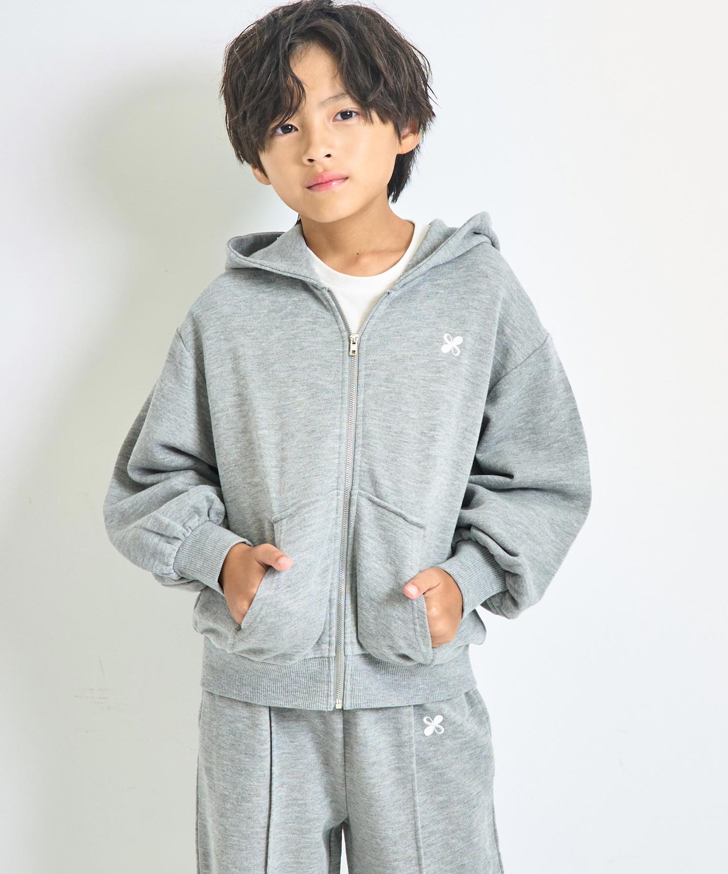 グレー(130サイズ着用/身長:約130cm)