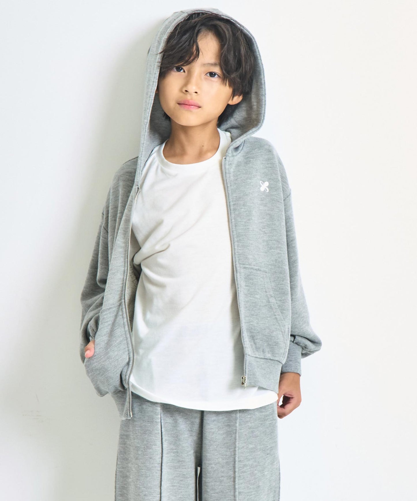 グレー(130サイズ着用/身長:約130cm)