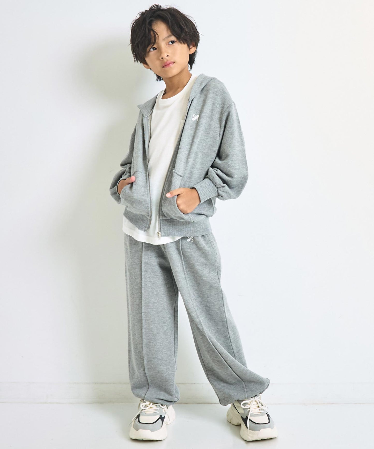 グレー(130サイズ着用/身長:約130cm)