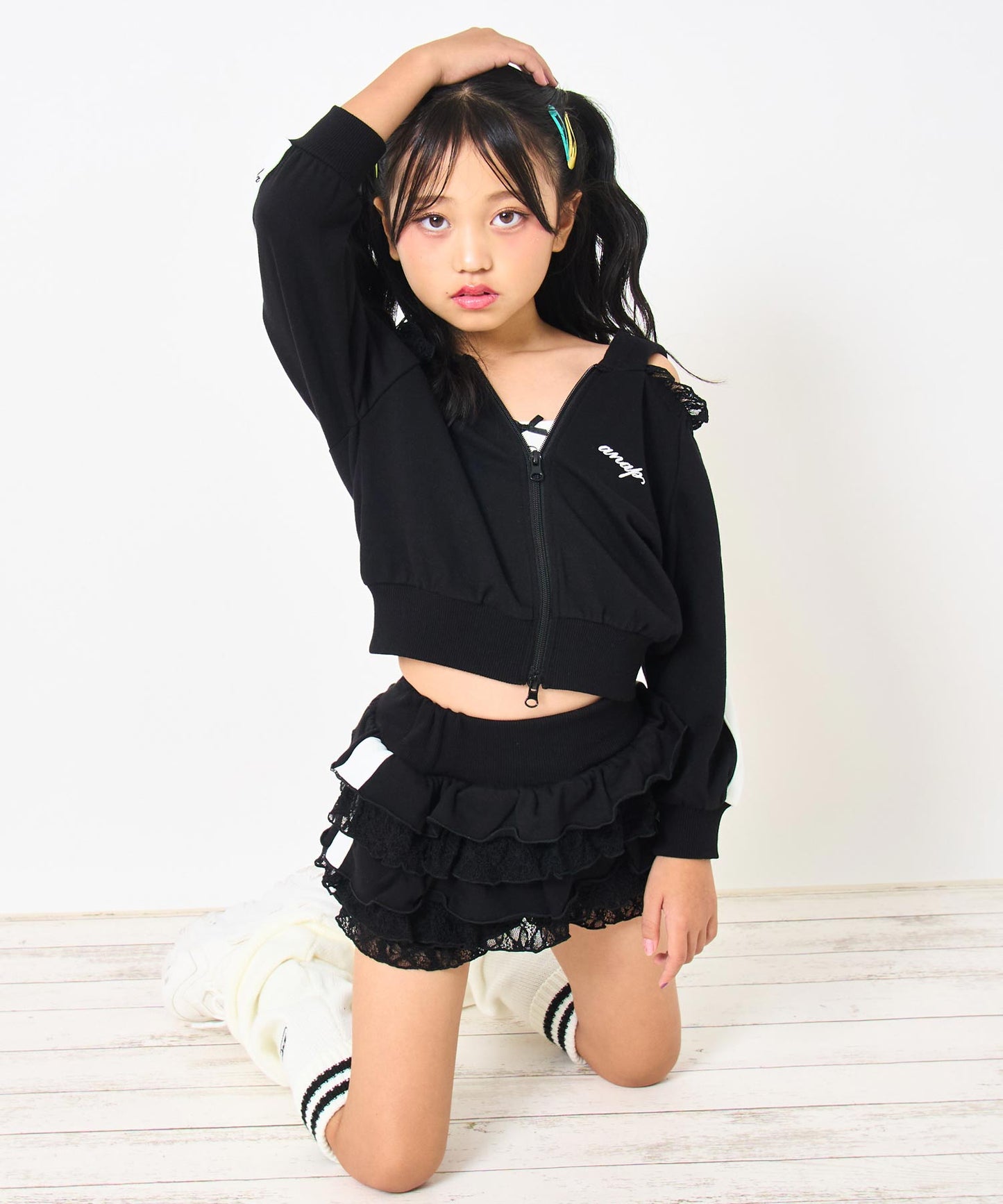 ブラック(120サイズ着用/身長:約128cm)