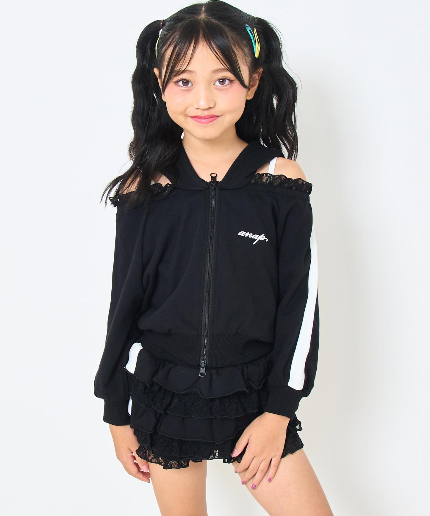 ブラック(120サイズ着用/身長:約128cm)