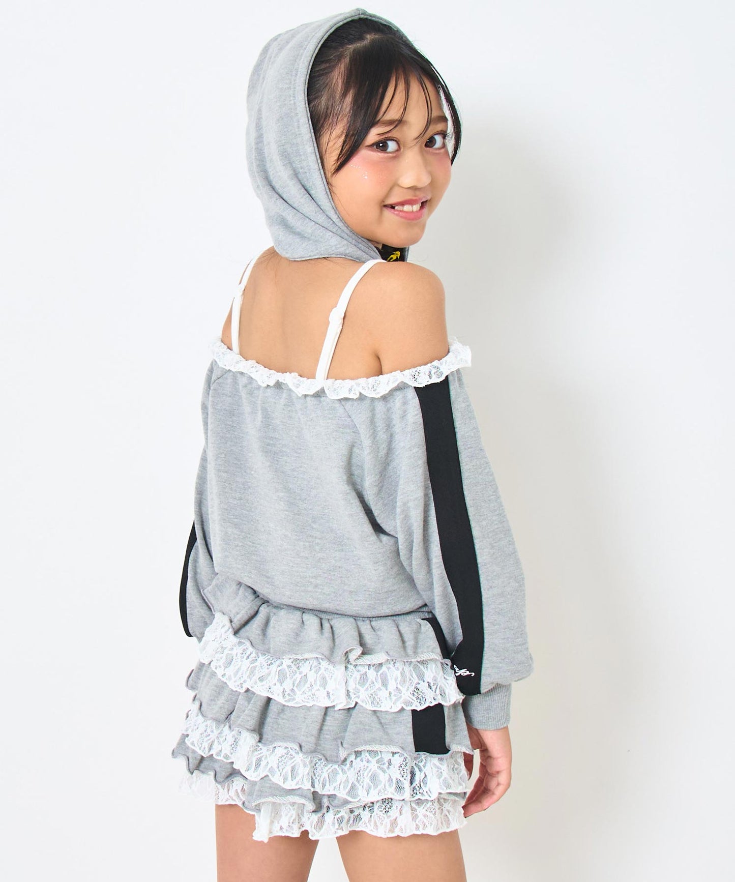 グレー(120サイズ着用/身長:約128cm)