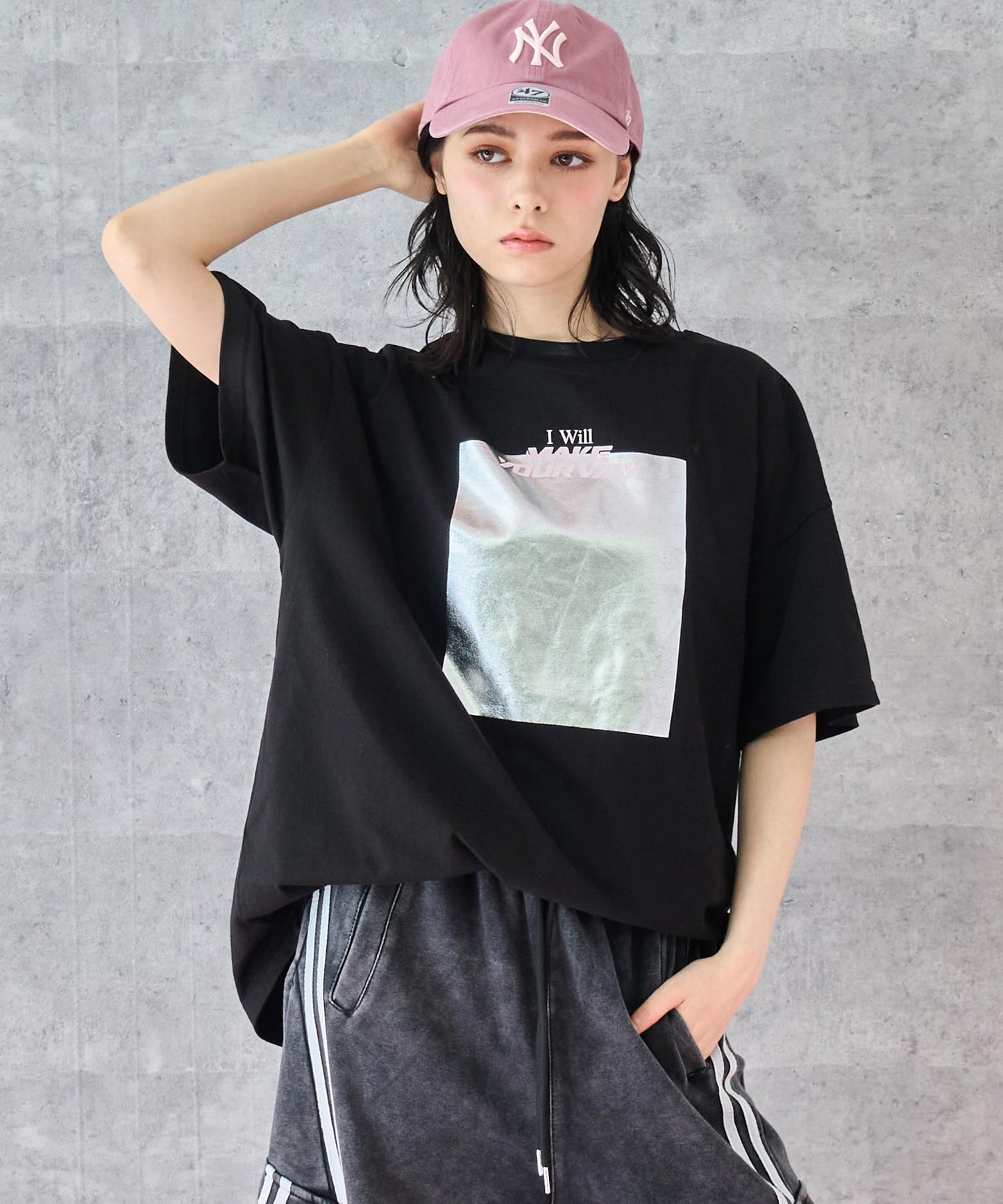 メタリック 箔 プリント × カラー ロゴ オーバー サイズ Tシャツ 793-9227