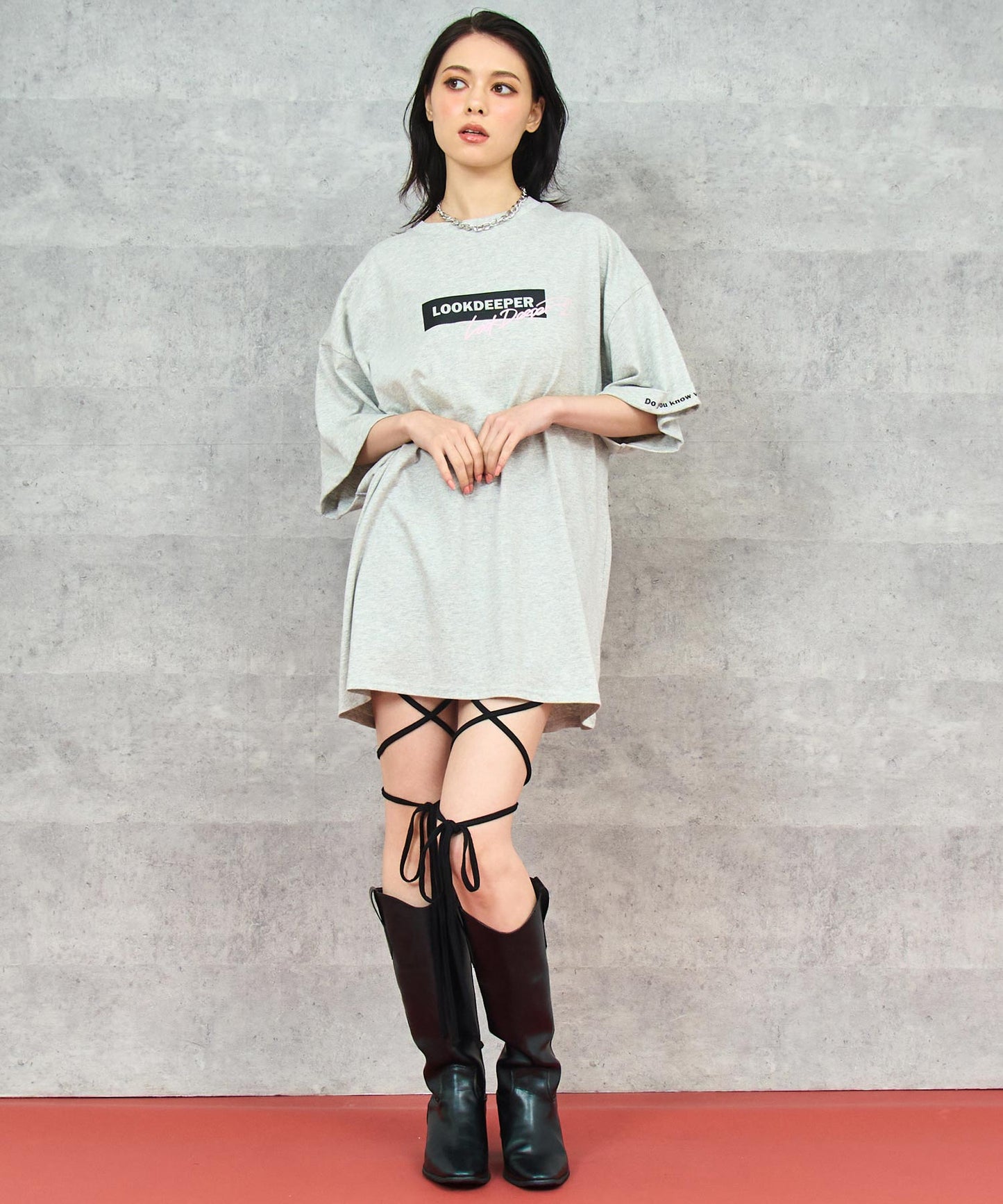ライトグレー