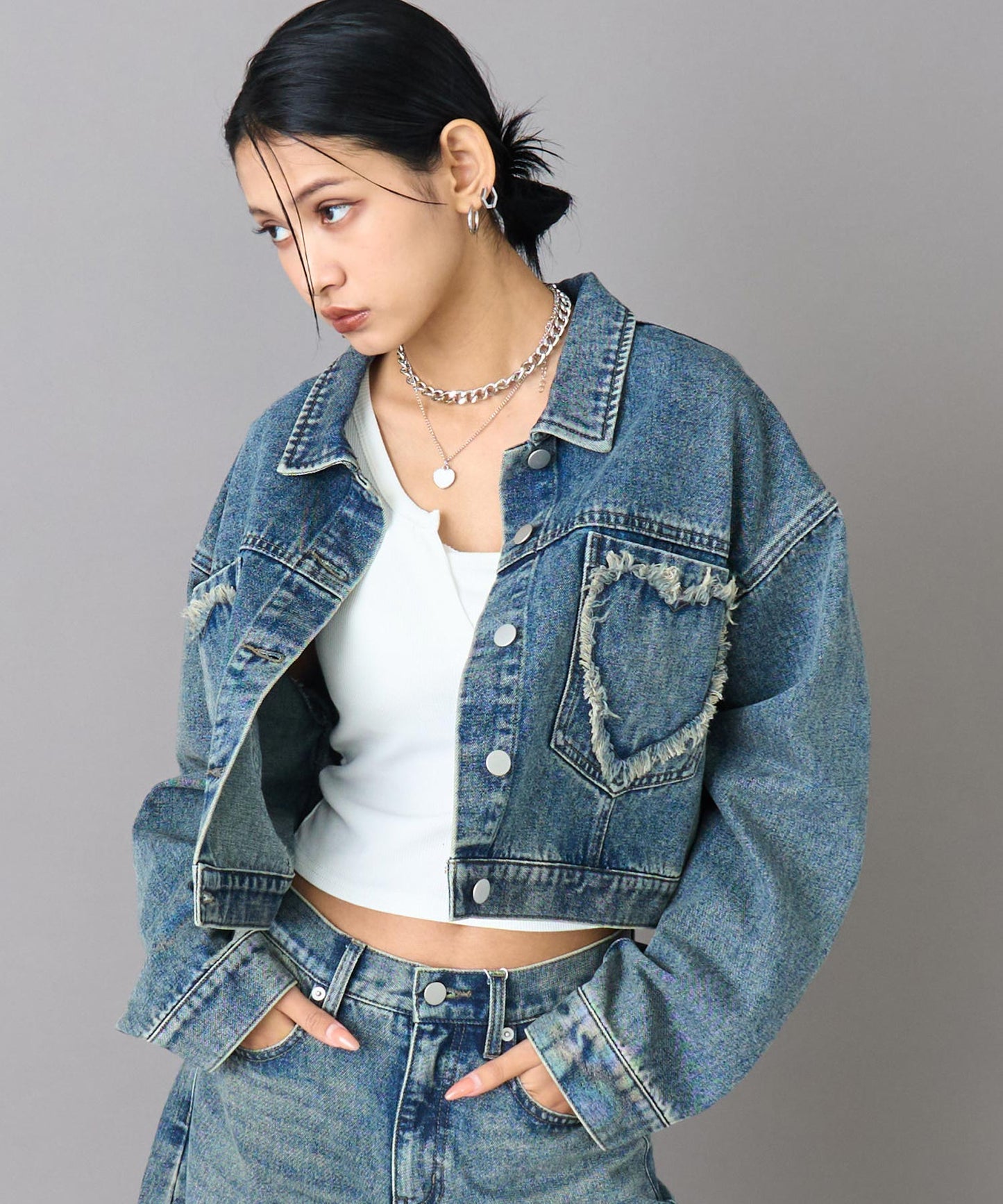 ブルー