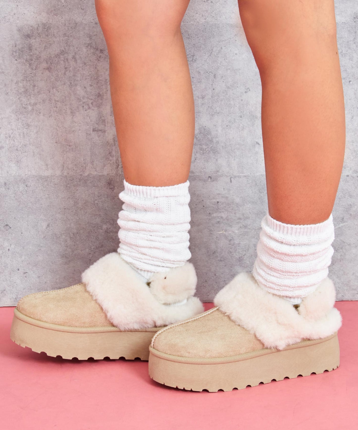 ライトベージュ