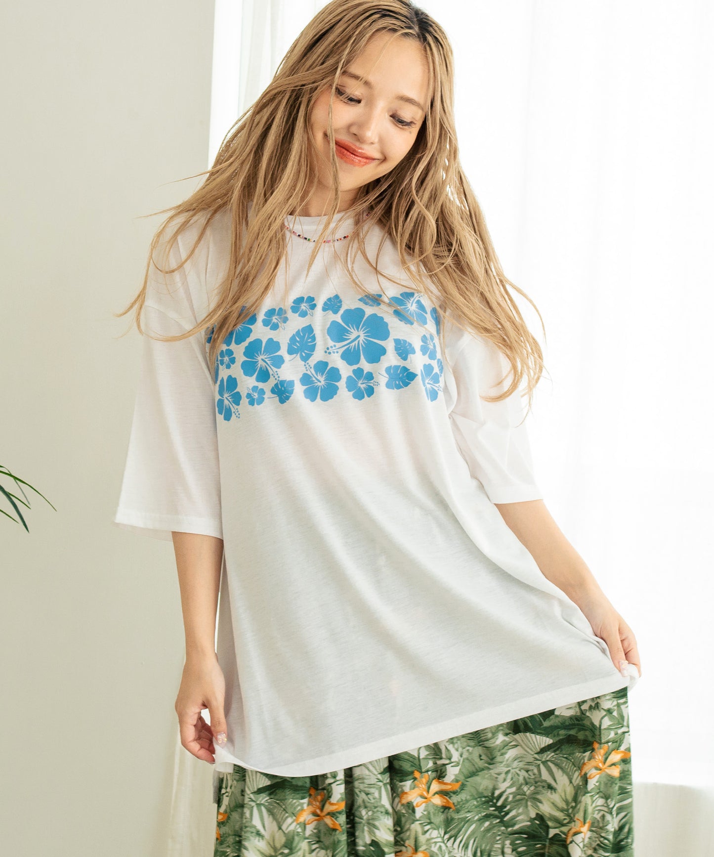 バック ハイビスカス プリント オーバーサイズ Tシャツ 853-5957