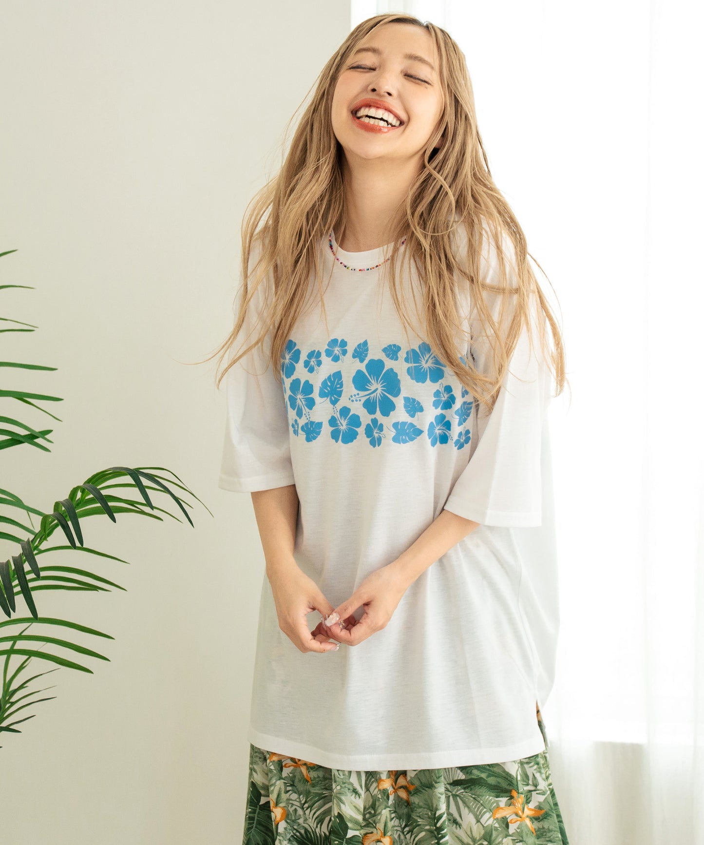 バック ハイビスカス プリント オーバーサイズ Tシャツ 853-5957