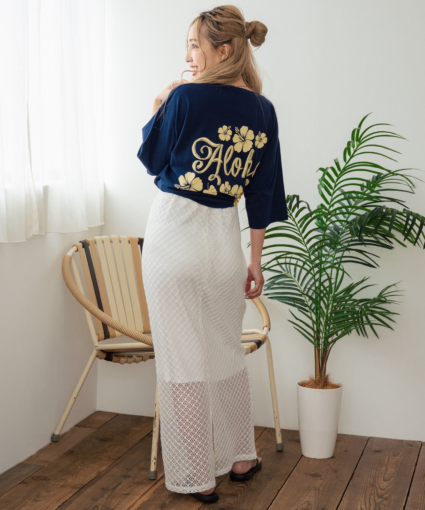 バック ハイビスカス プリント オーバーサイズ Tシャツ 853-5957