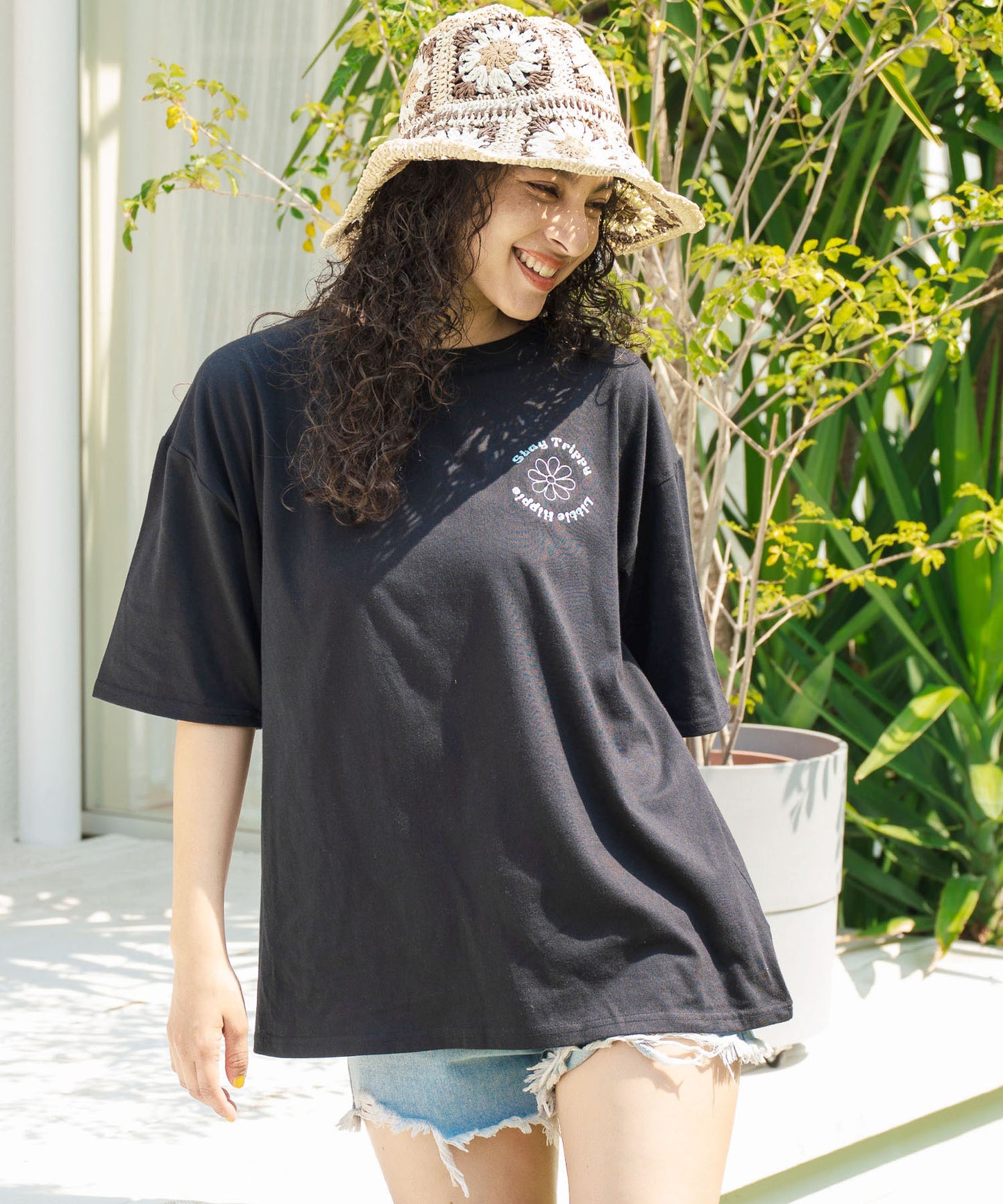 ヒッピー メッセージロゴ プリント × フラワー 刺繍 Tシャツ 853-5953
