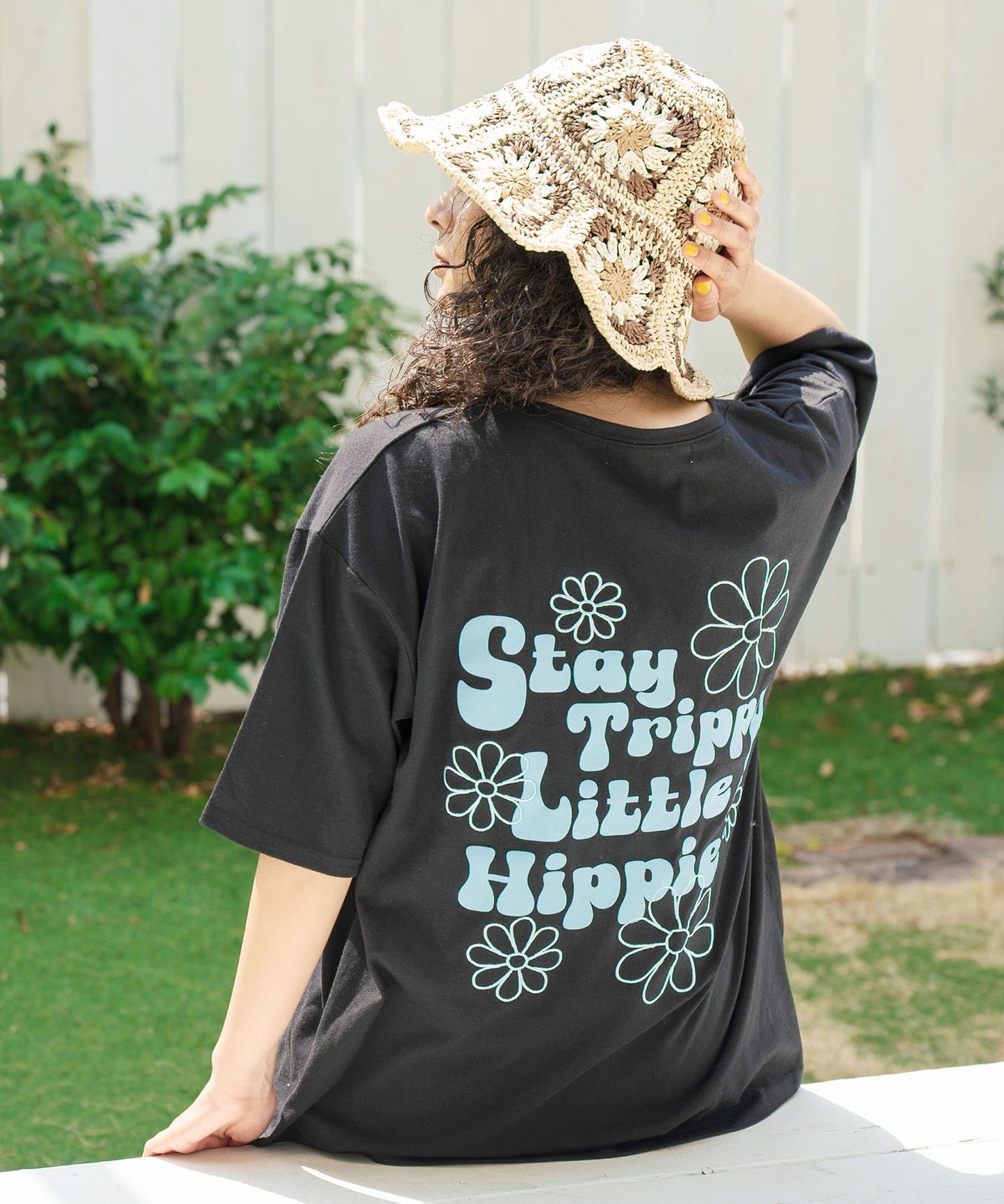 ヒッピー メッセージロゴ プリント × フラワー 刺繍 Tシャツ 853-5953