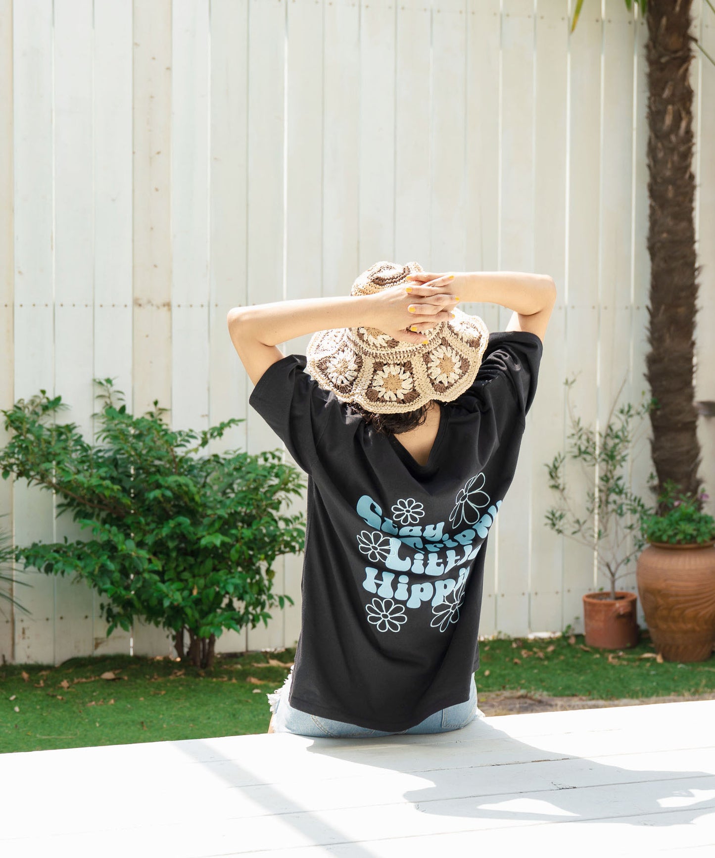 ヒッピー メッセージロゴ プリント × フラワー 刺繍 Tシャツ 853-5953