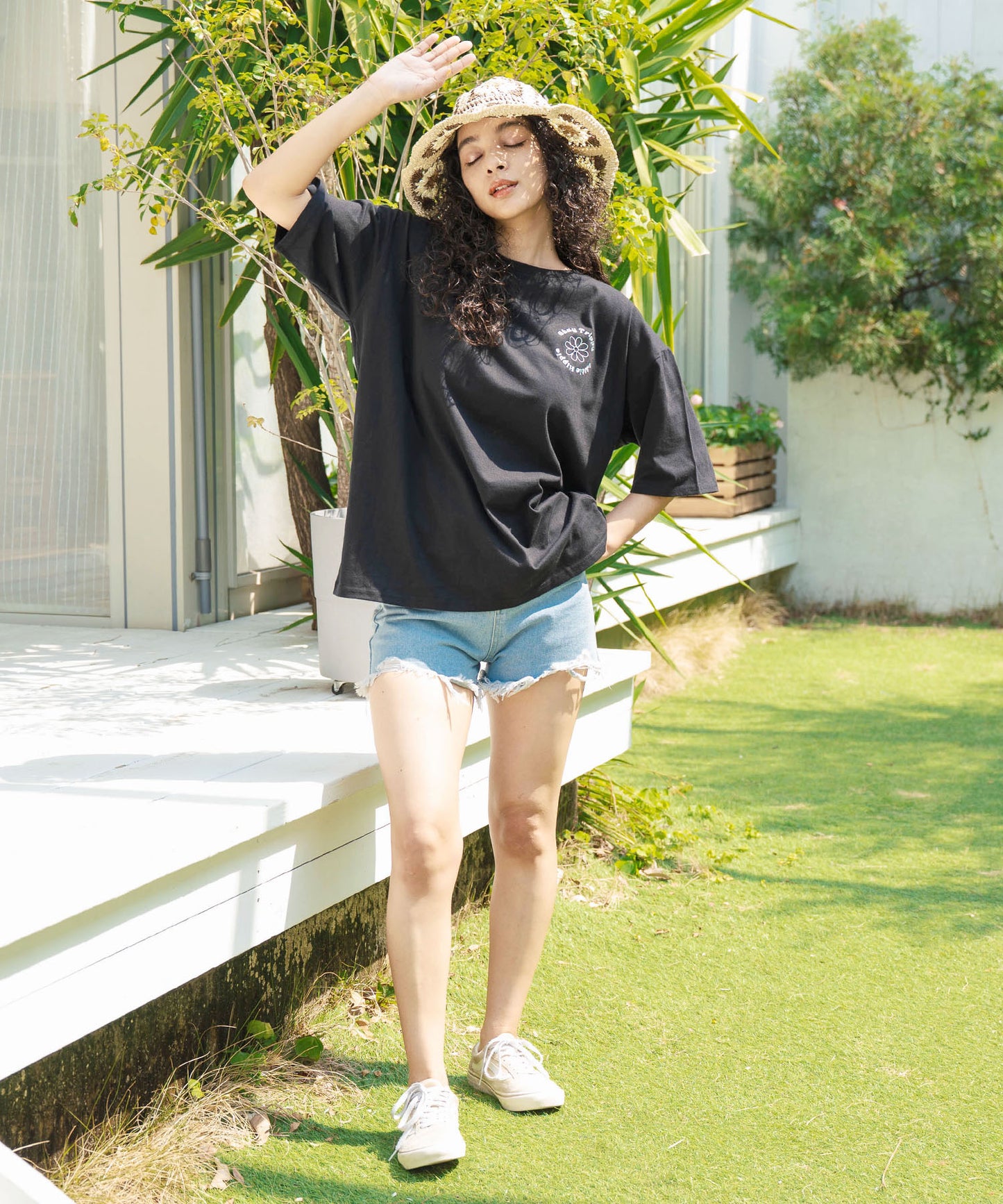 ヒッピー メッセージロゴ プリント × フラワー 刺繍 Tシャツ 853-5953