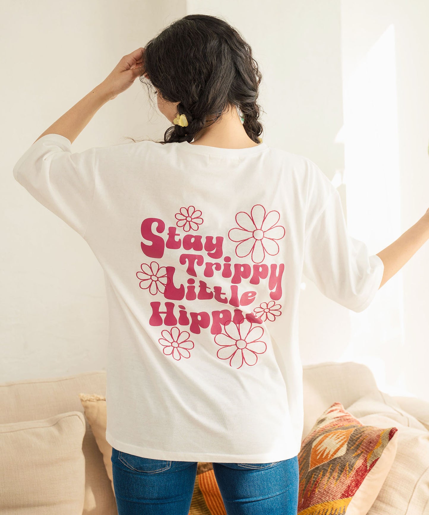 ヒッピー メッセージロゴ プリント × フラワー 刺繍 Tシャツ 853-5953