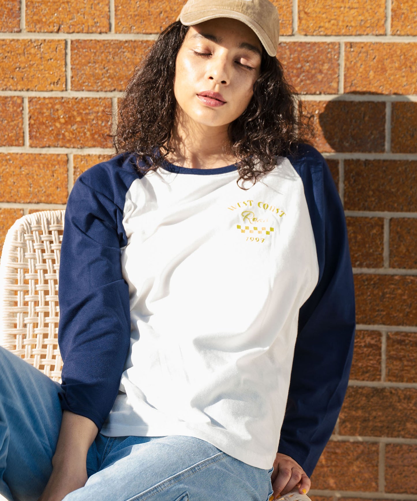 配色 ラグラン ワンポイント 刺繍 ロングスリーブ Tシャツ 853-5951
