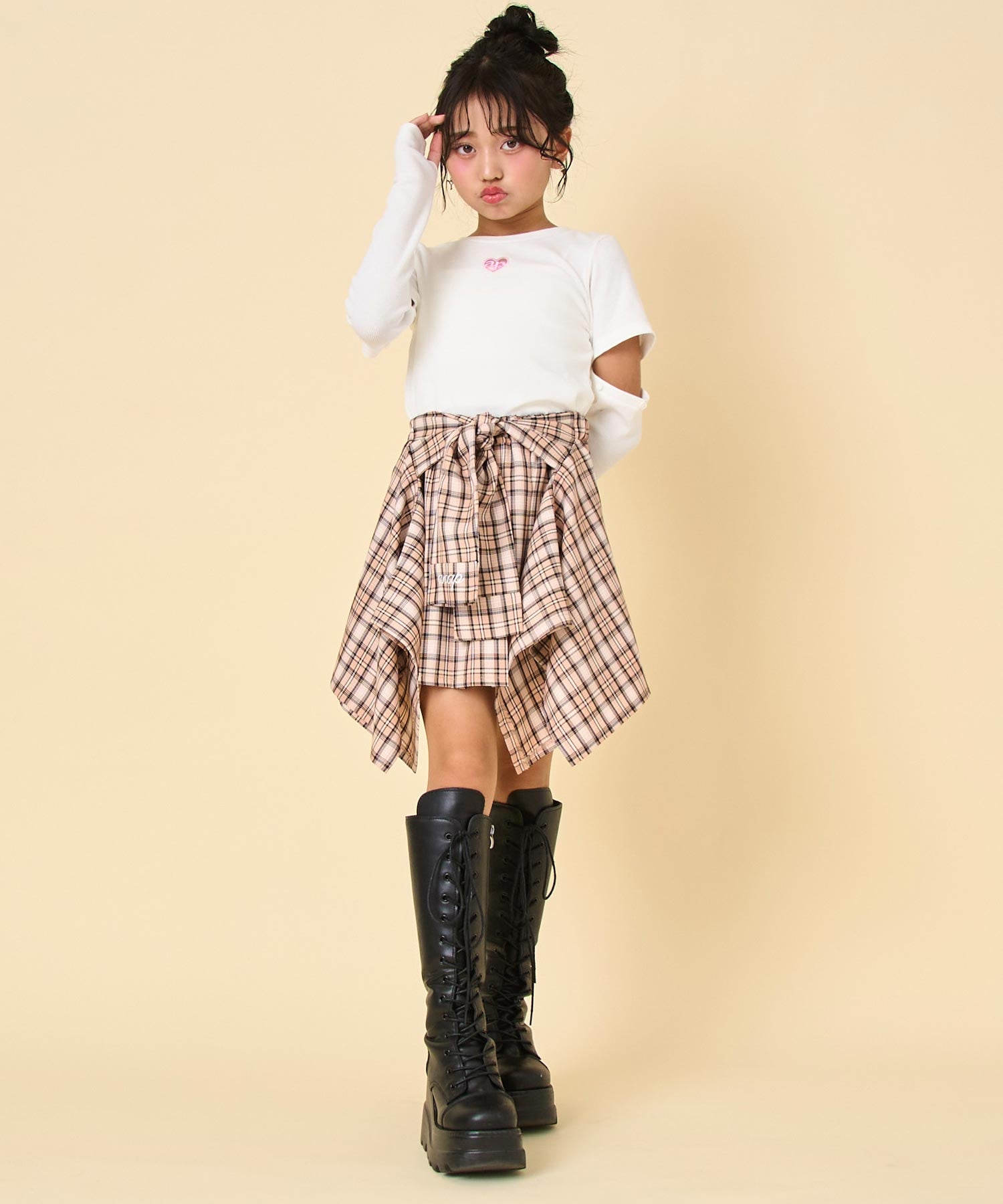 ベージュ(130サイズ着用/身長：約133cm)