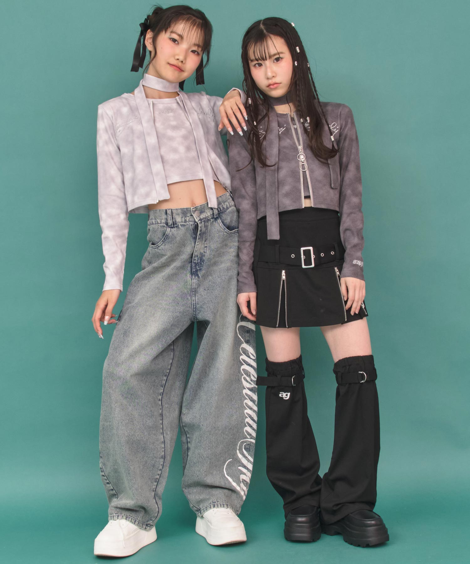 ホワイト(Sサイズ着用/身長：約150cm)、アッシュブラック(Sサイズ着用/身長：約148cm)