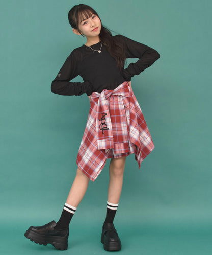 レッド(XSサイズ着用/身長：約140cm)