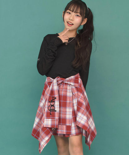 レッド(XSサイズ着用/身長：約140cm)