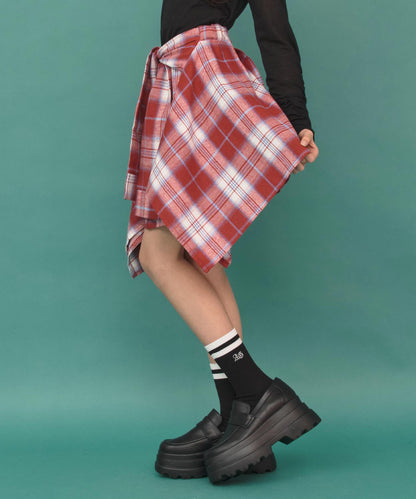 レッド(XSサイズ着用/身長：約140cm)