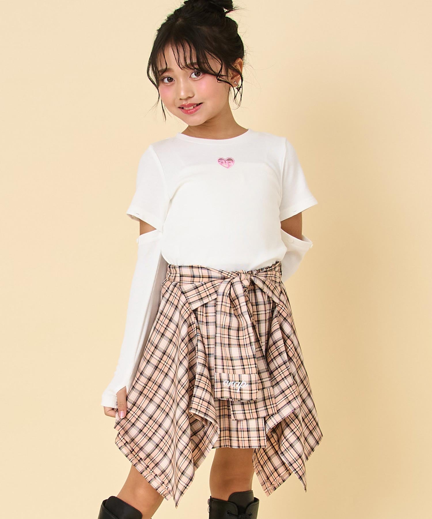 ベージュ(130サイズ着用/身長：約133cm)