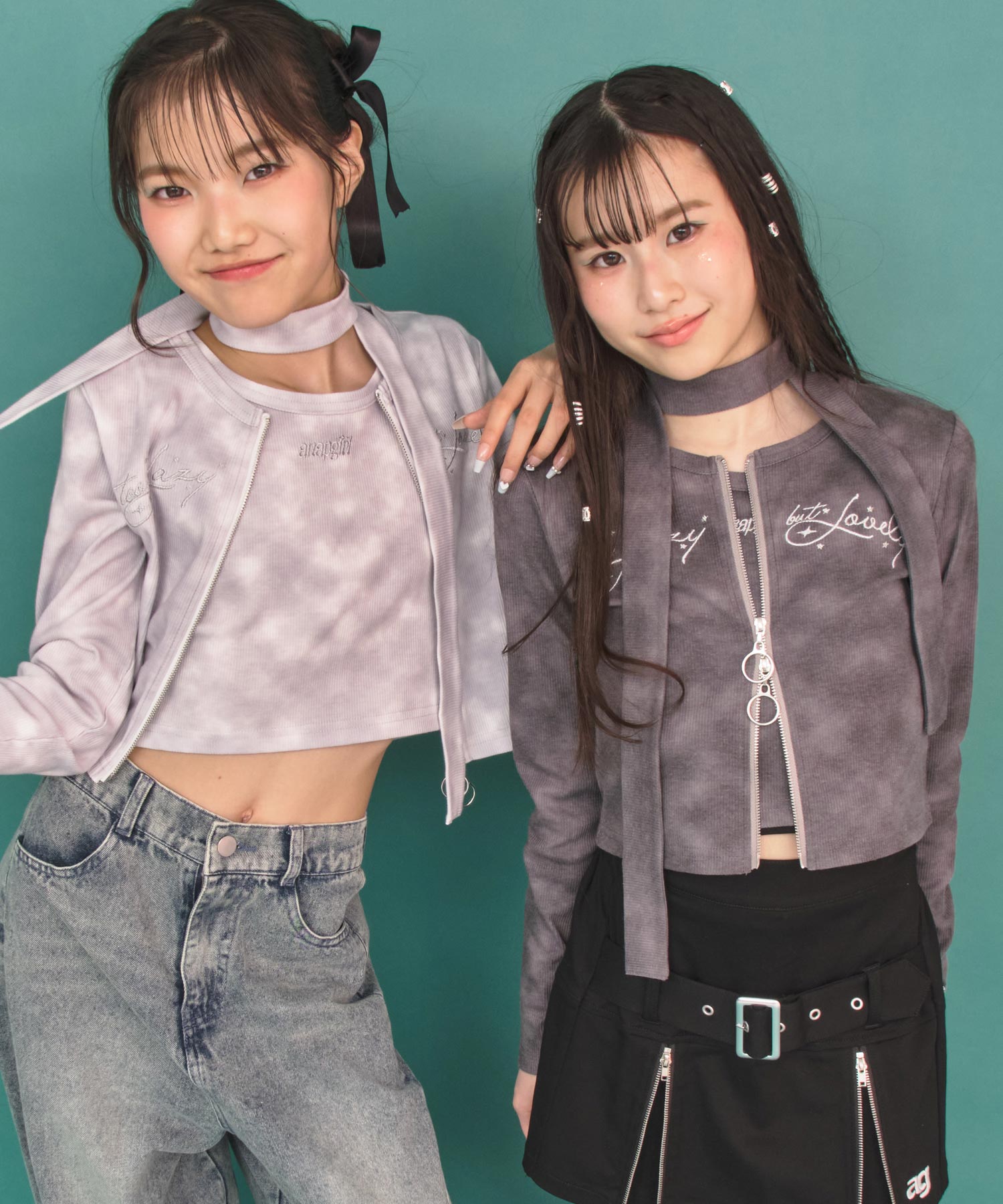 ホワイト(Sサイズ着用/身長：約150cm)、アッシュブラック(Sサイズ着用/身長：約148cm)