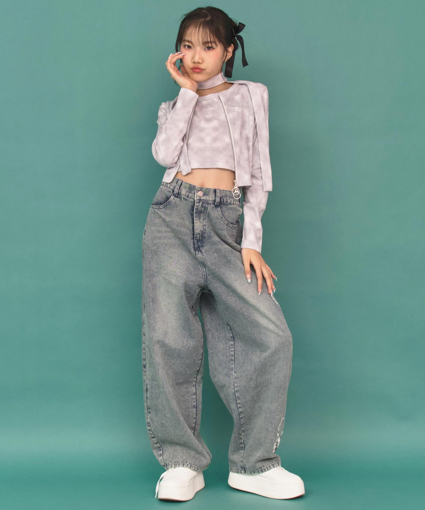 ホワイト(Sサイズ着用/身長：約150cm)