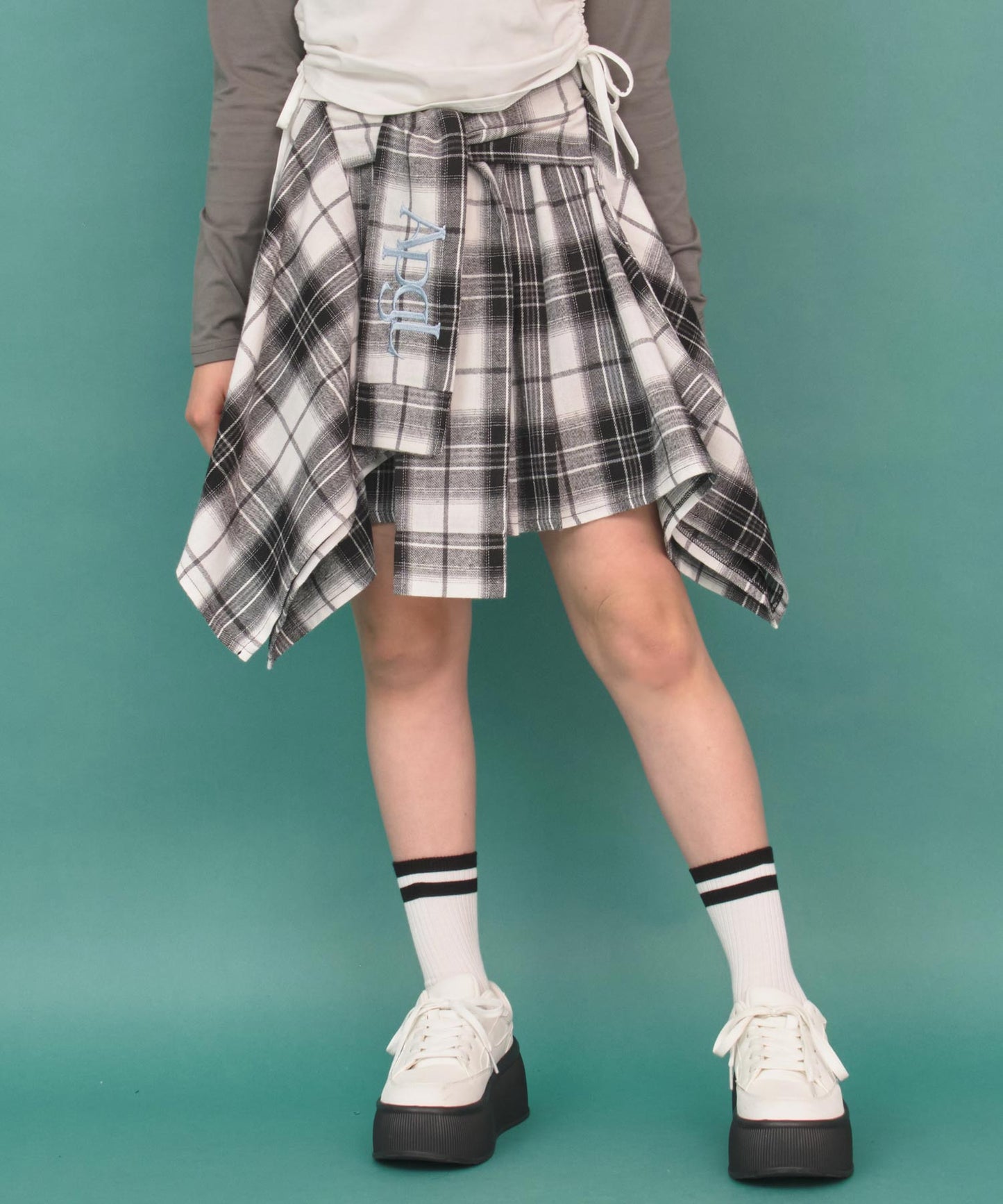 ブラック(Sサイズ着用/身長：約149cm)