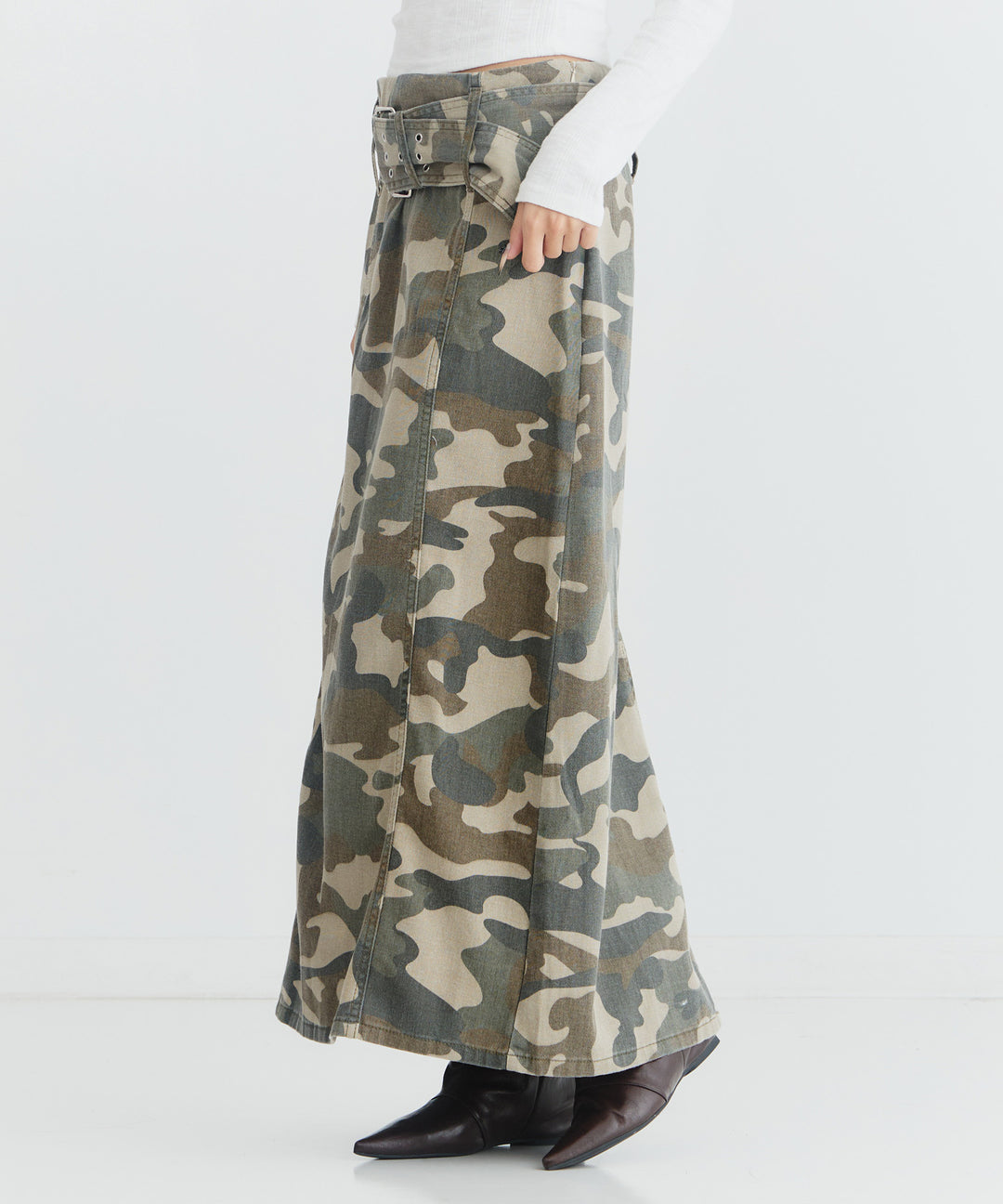 カーキ(身長：約169cm)