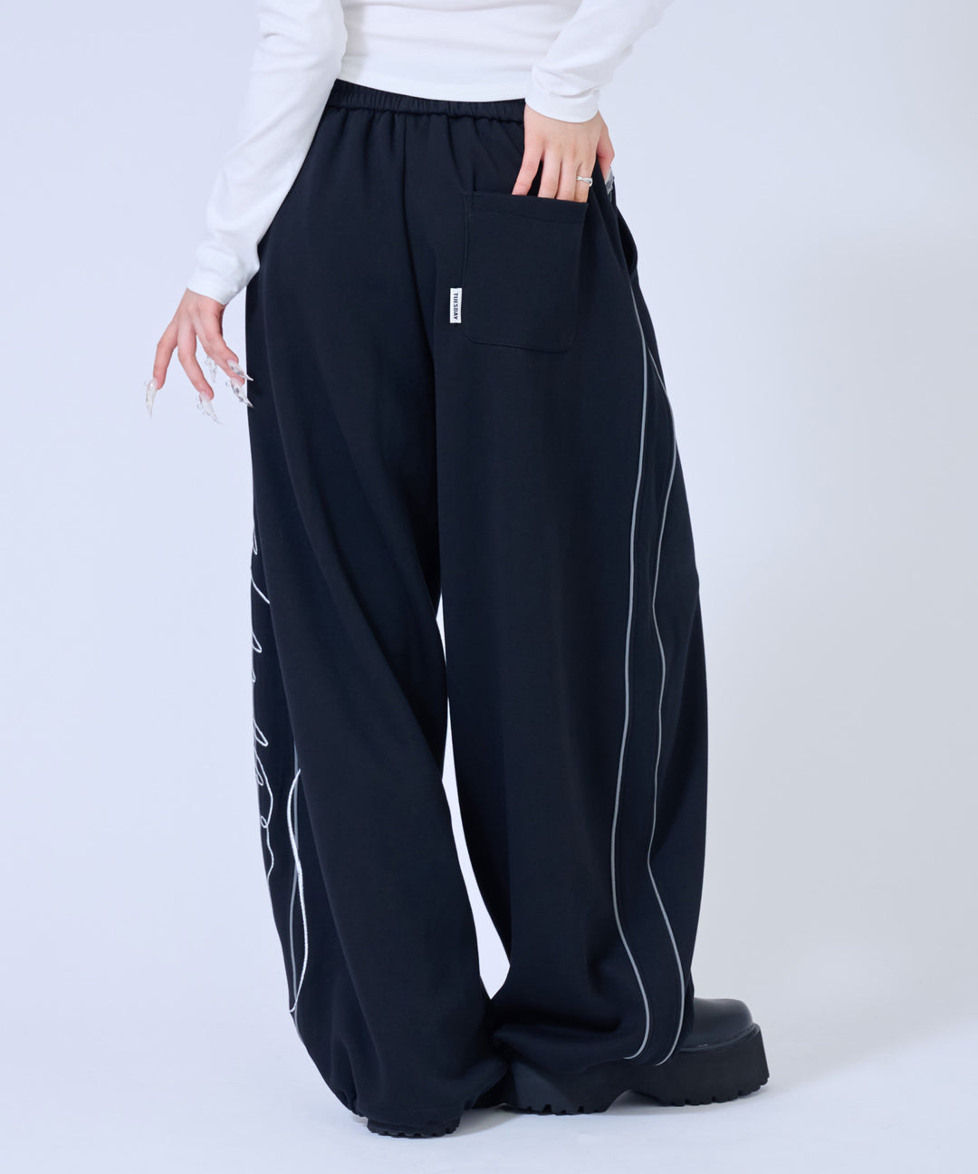 ブラック(身長：約158cm)