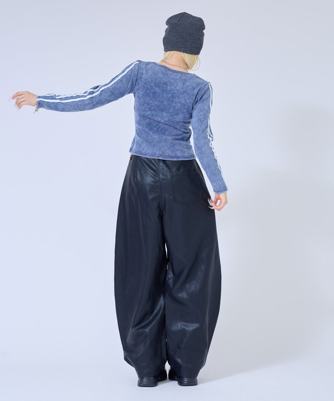 ブラック(身長：約158cm)