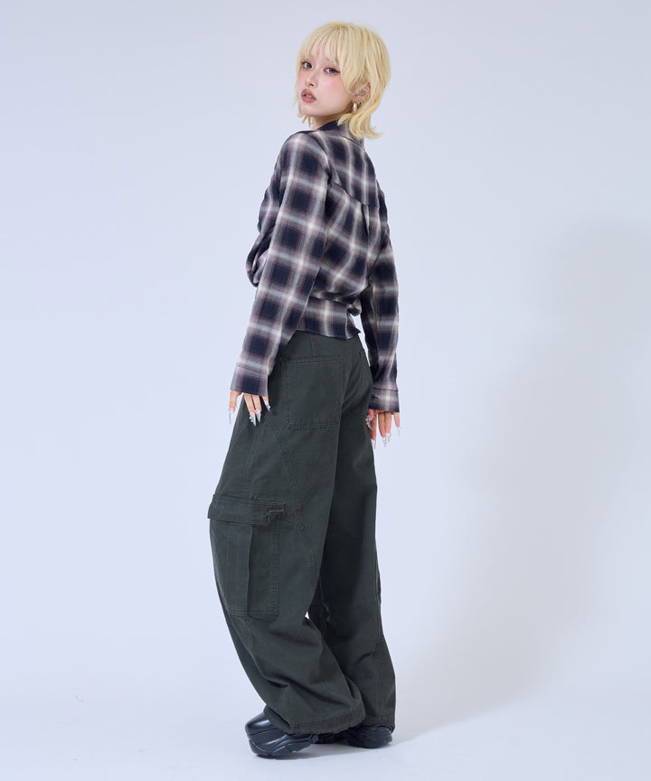 カーキ(身長：約158cm)