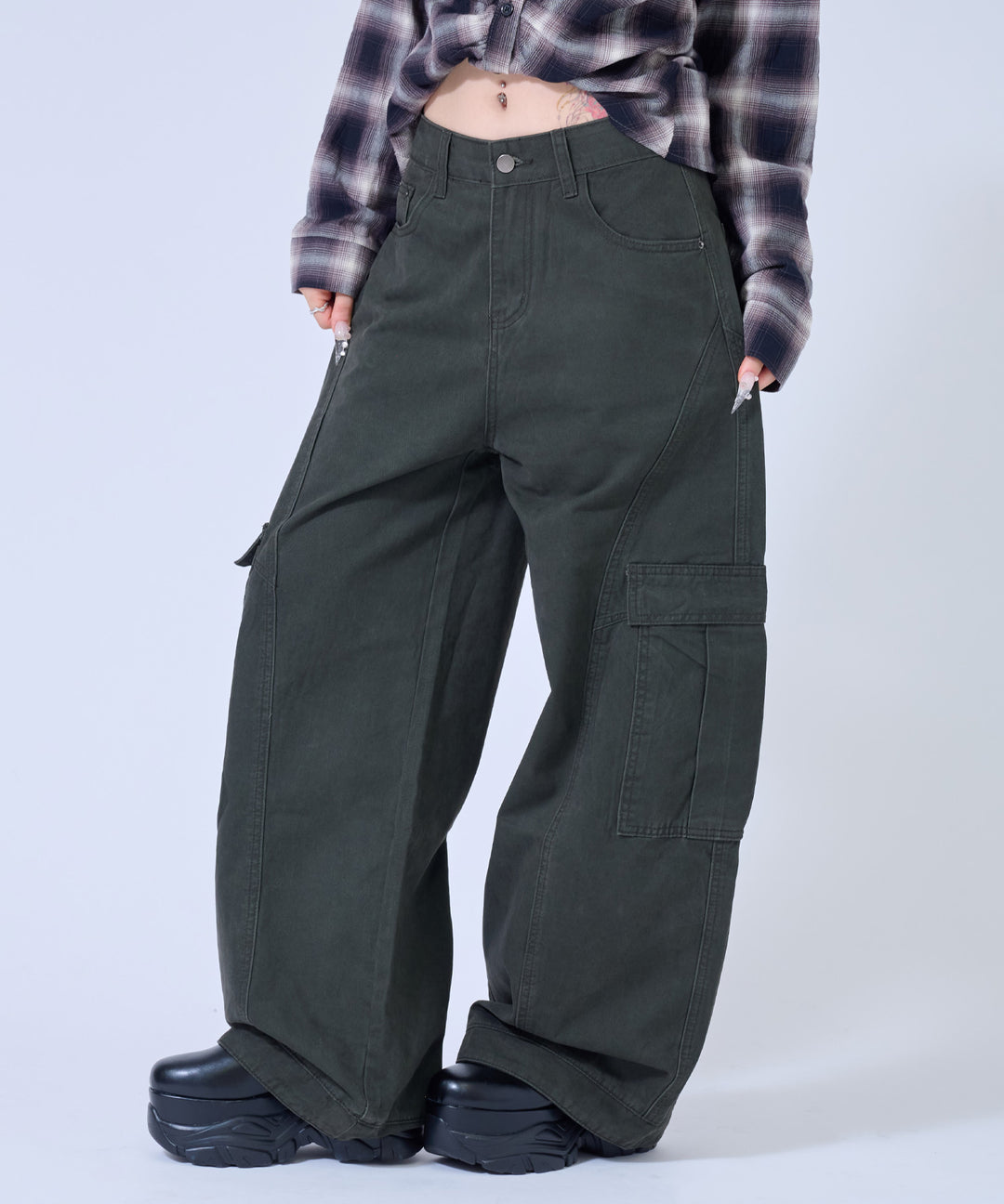 カーキ(身長：約158cm)