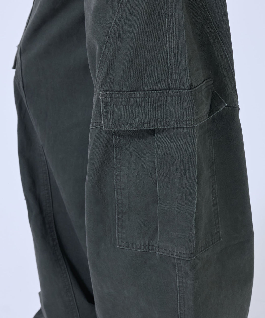 カーキ(身長：約158cm)