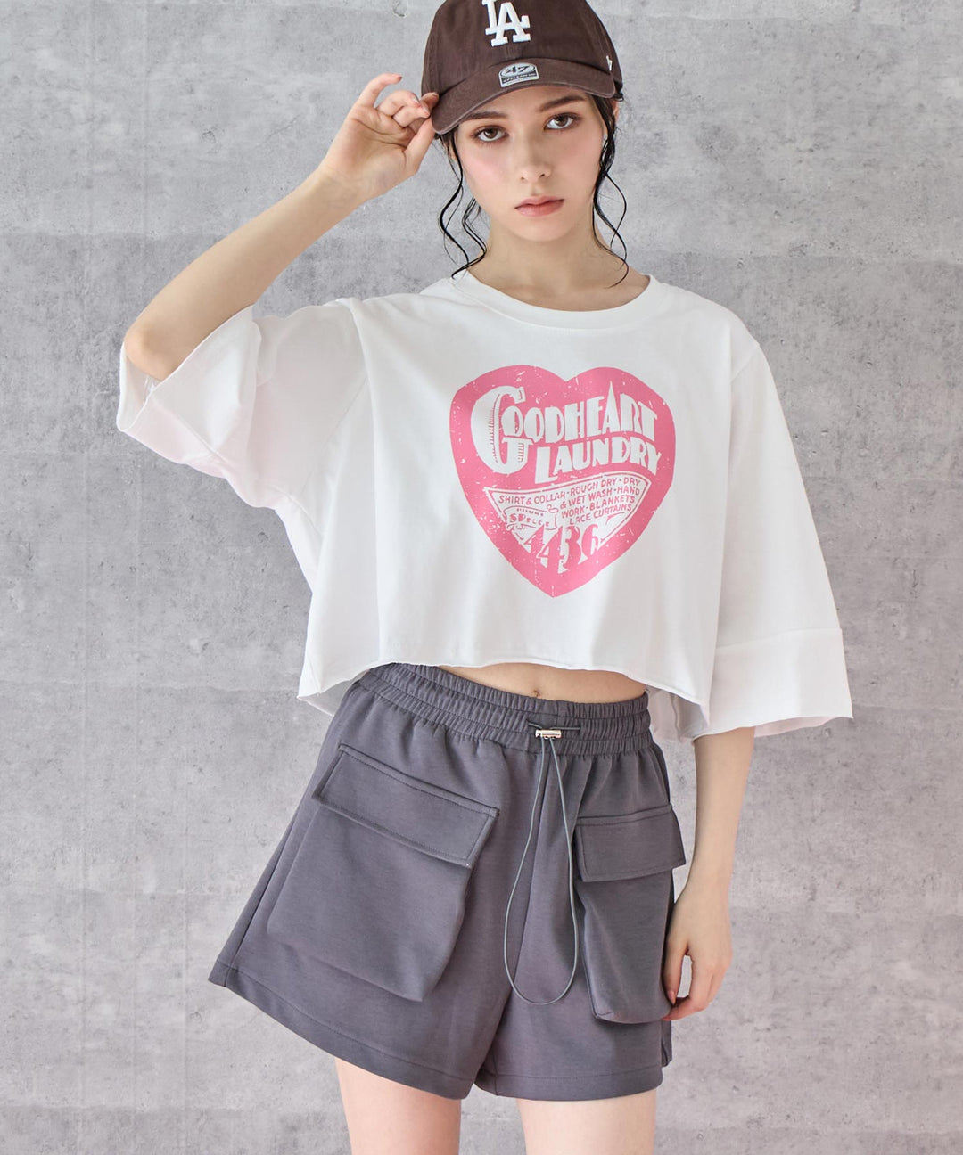 クロップド ハート プリント ロゴ Tシャツ 153-5792