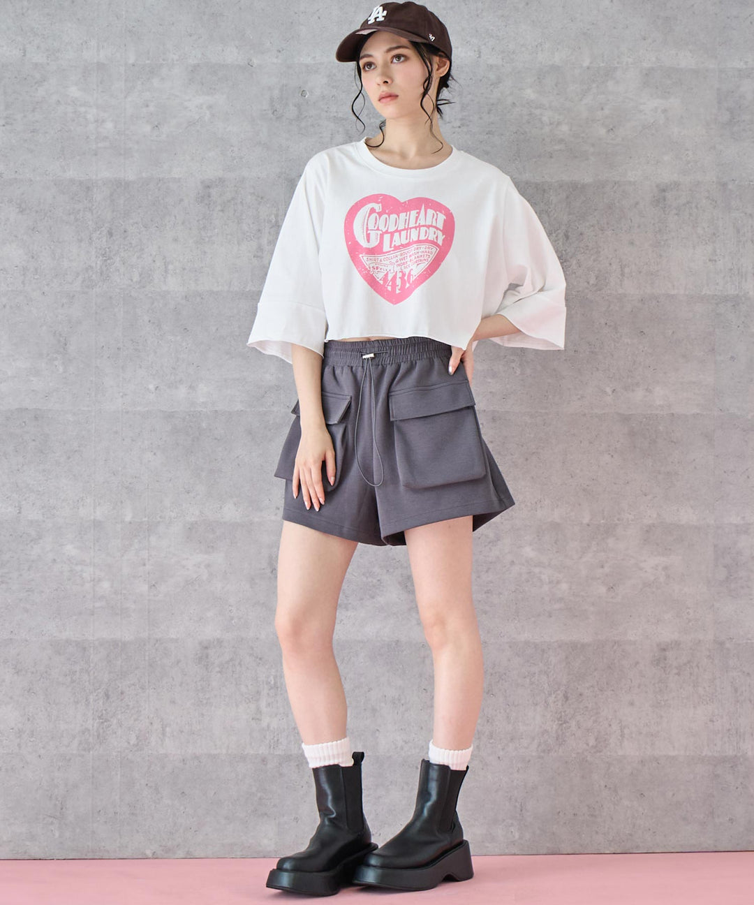 クロップド ハート プリント ロゴ Tシャツ 153-5792